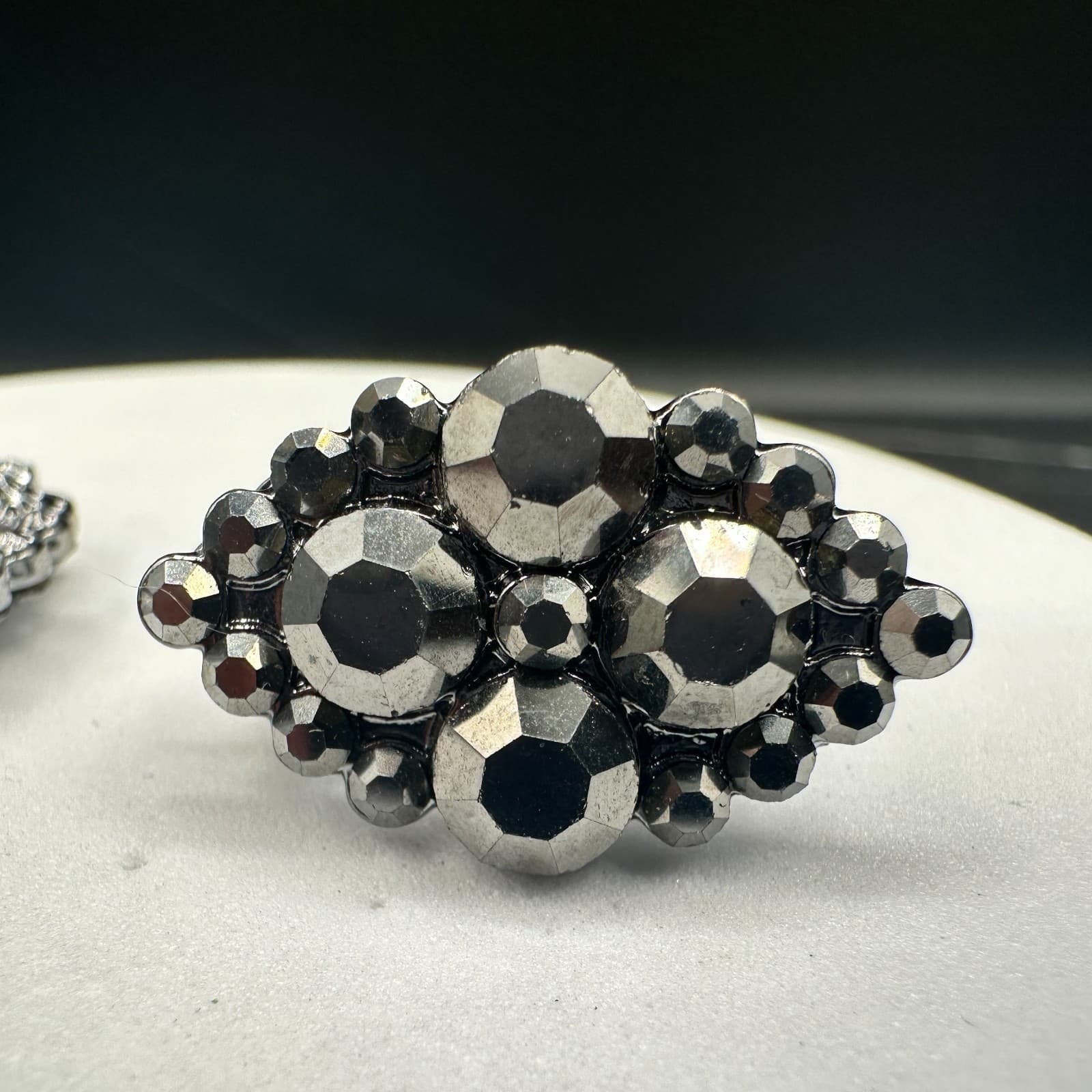 VTG Silver Tone Faceted Rhinestone Clip On Earrings Cluster Sparkle Jewelry - Thumbnail 8
