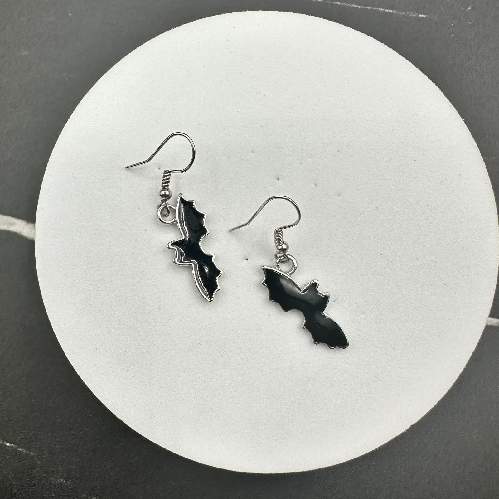 Vintage Black Enamel Bat Dangle Earrings Silver Tone Halloween Style - Thumbnail 8