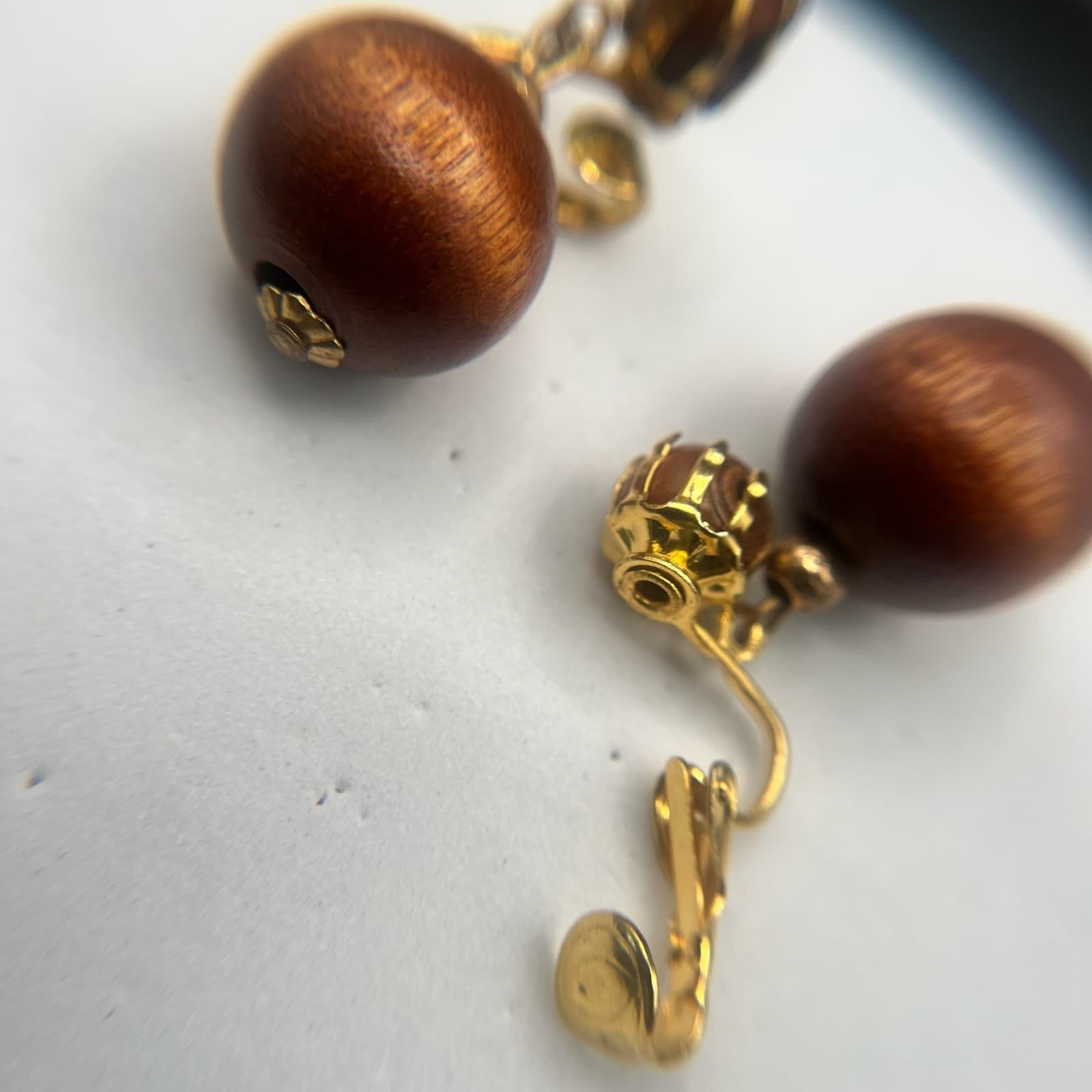Vintage 80s Brown Bead Faux Pearl Dangle Drop Clip-On Earrings Boho Gold Tone - Thumbnail 6