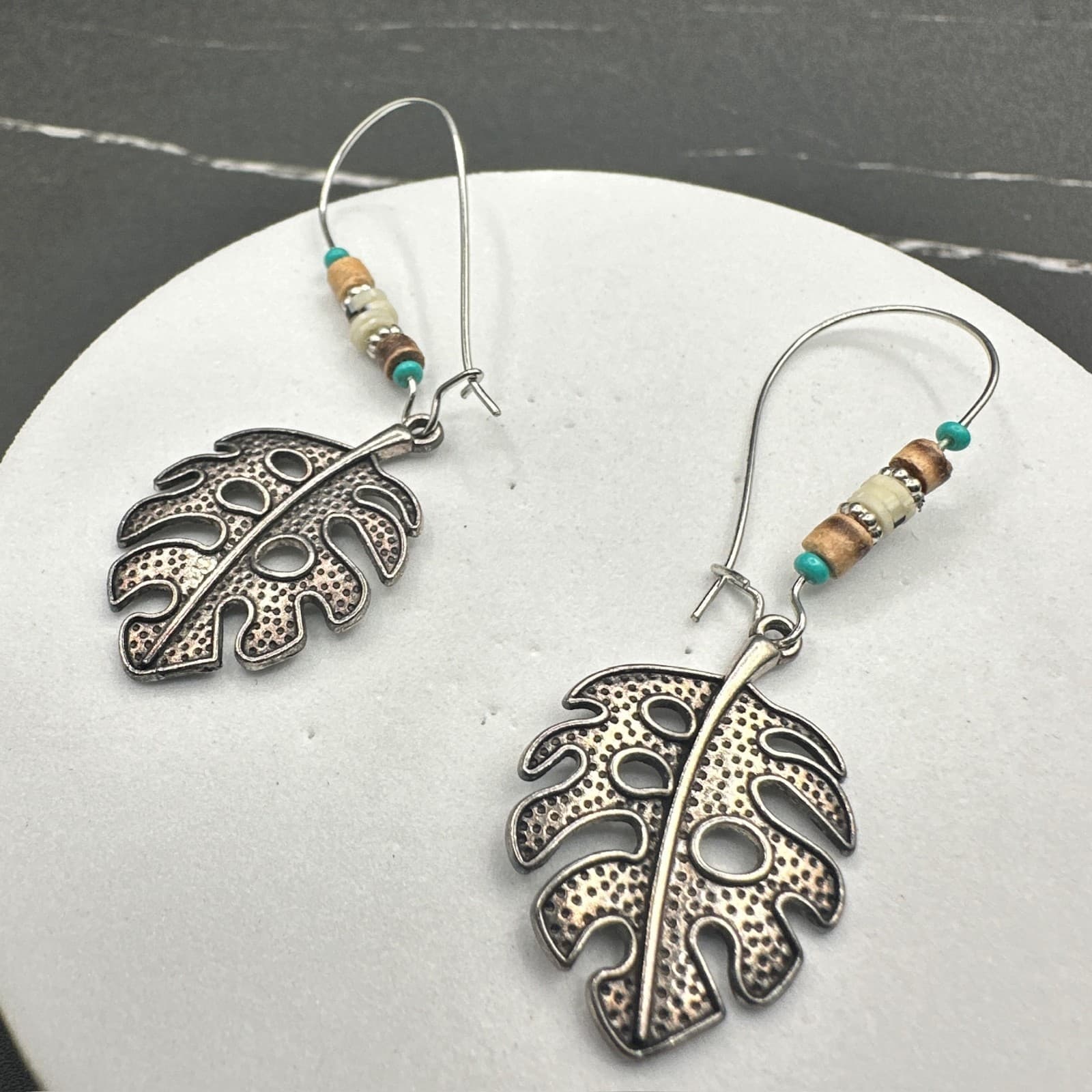 Vintage Boho Dangle Earrings Monstera Leaf Wood Shell Beads Silver Tone - Thumbnail 3
