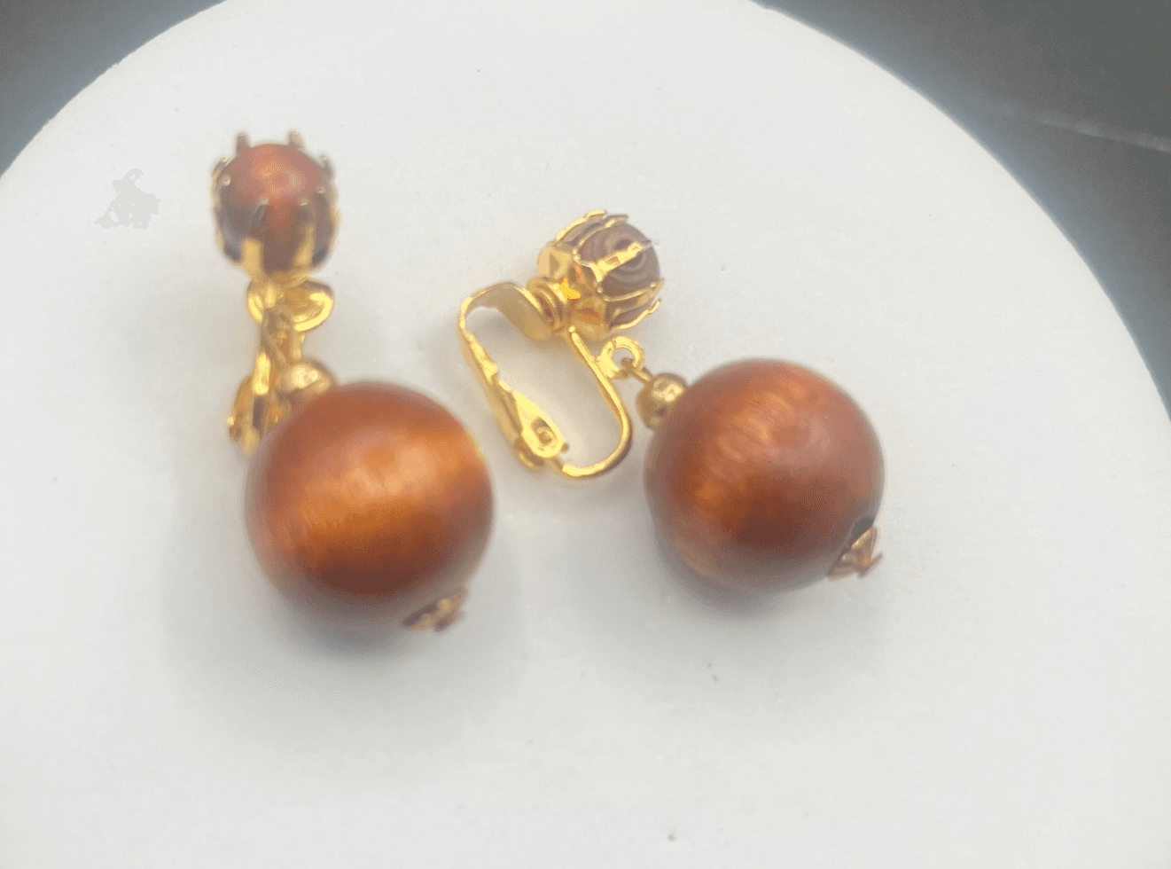 Vintage 80s Brown Bead Faux Pearl Dangle Drop Clip-On Earrings Boho Gold Tone - Thumbnail 2