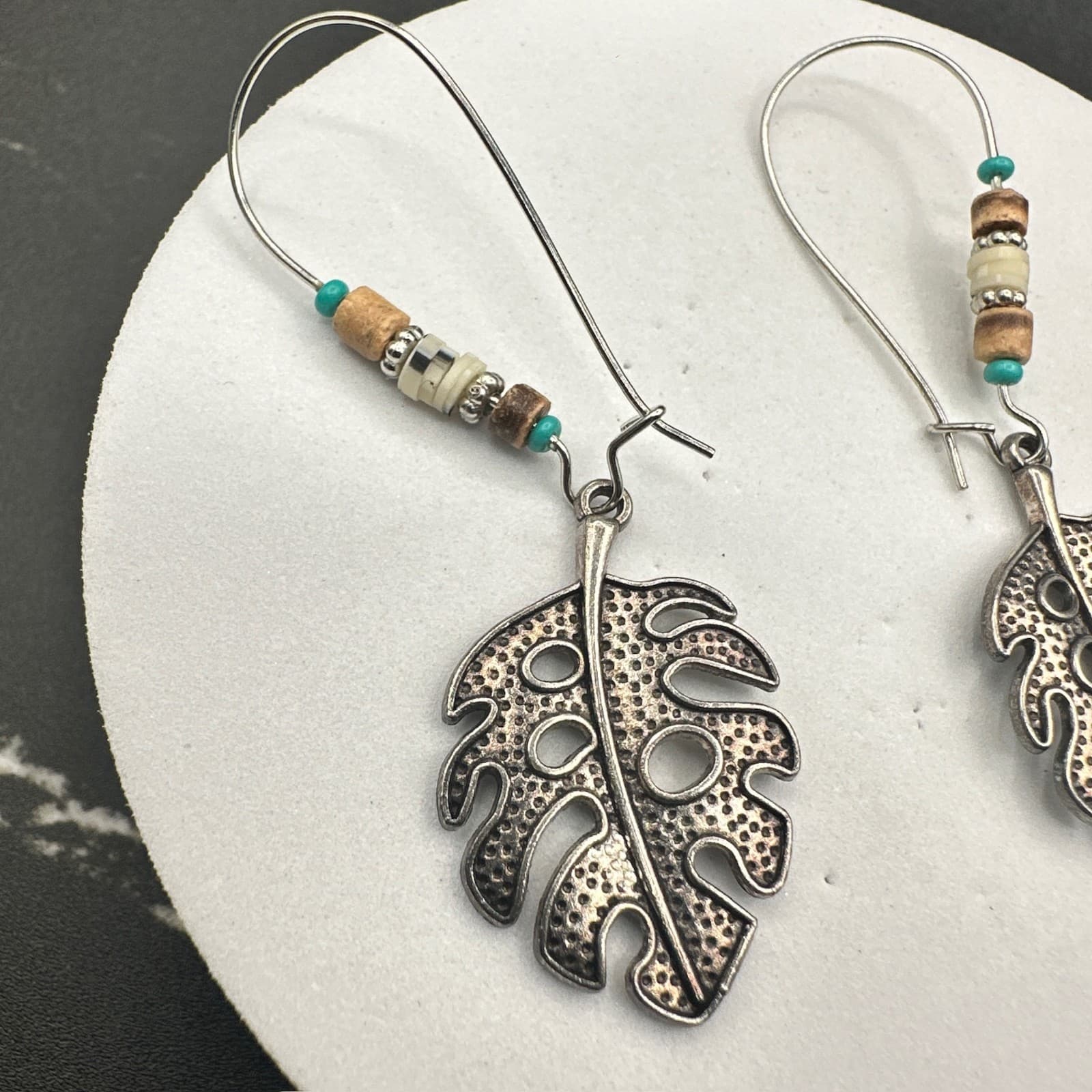 Vintage Boho Dangle Earrings Monstera Leaf Wood Shell Beads Silver Tone - Thumbnail 2