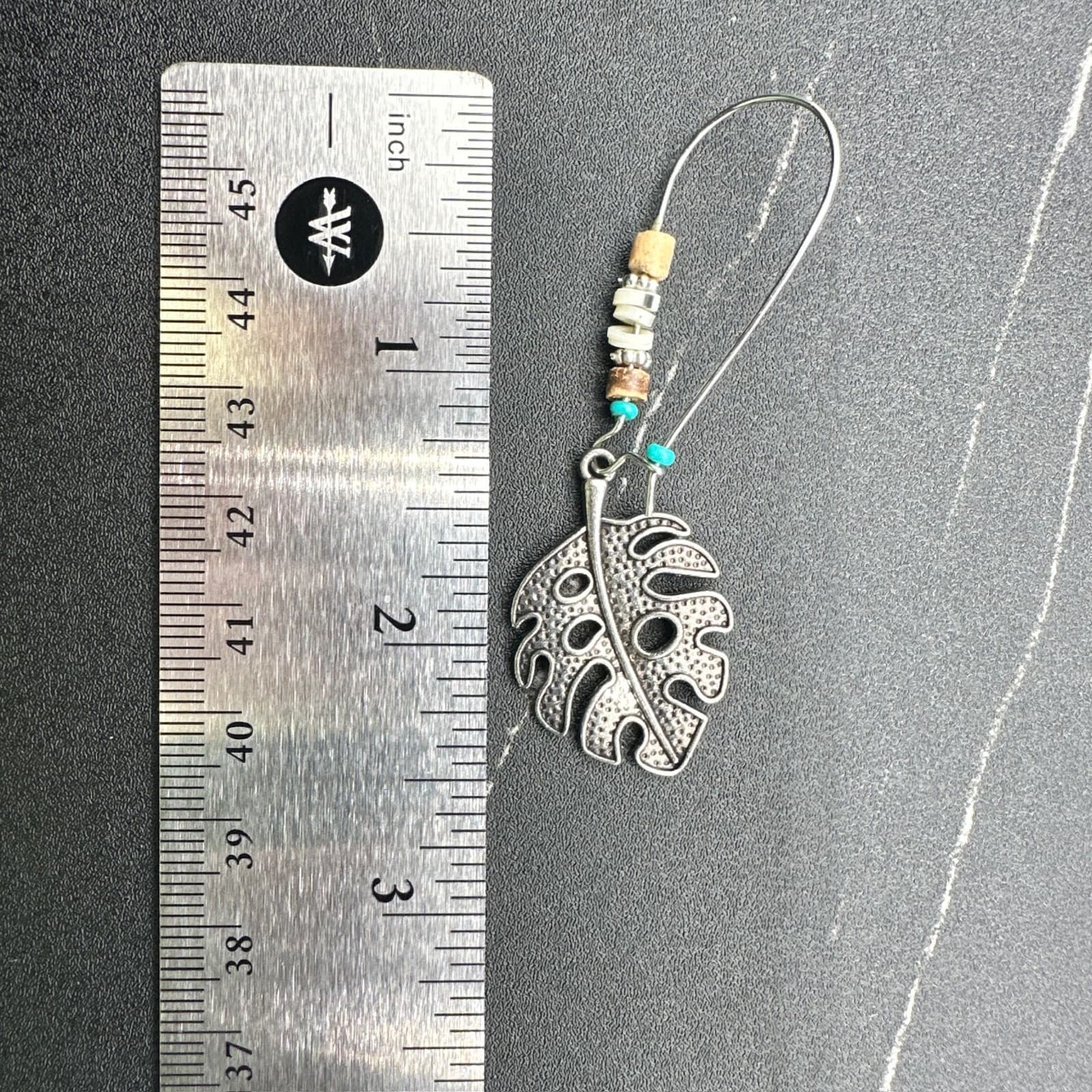 Vintage Boho Dangle Earrings Monstera Leaf Wood Shell Beads Silver Tone - Thumbnail 8