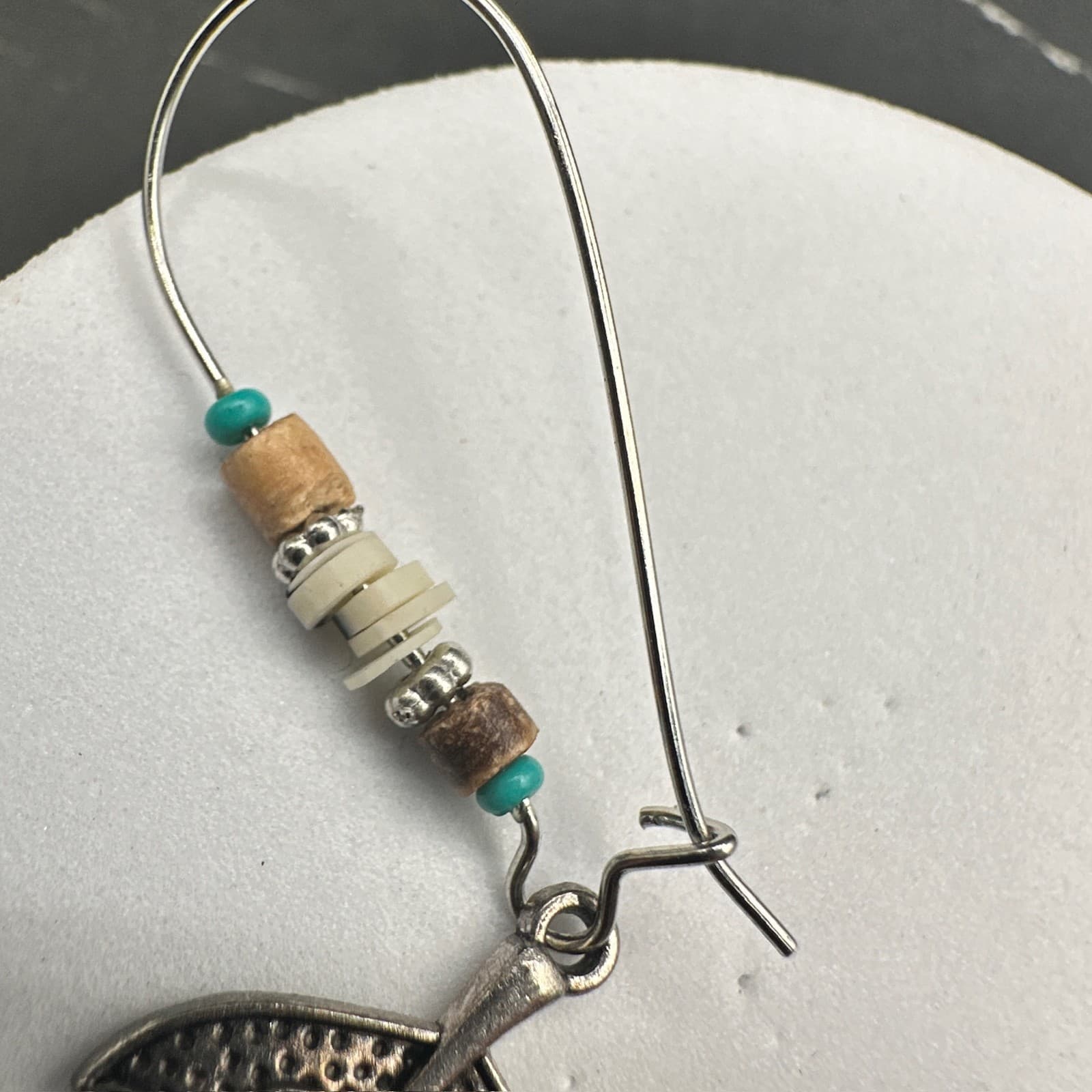 Vintage Boho Dangle Earrings Monstera Leaf Wood Shell Beads Silver Tone - Thumbnail 5
