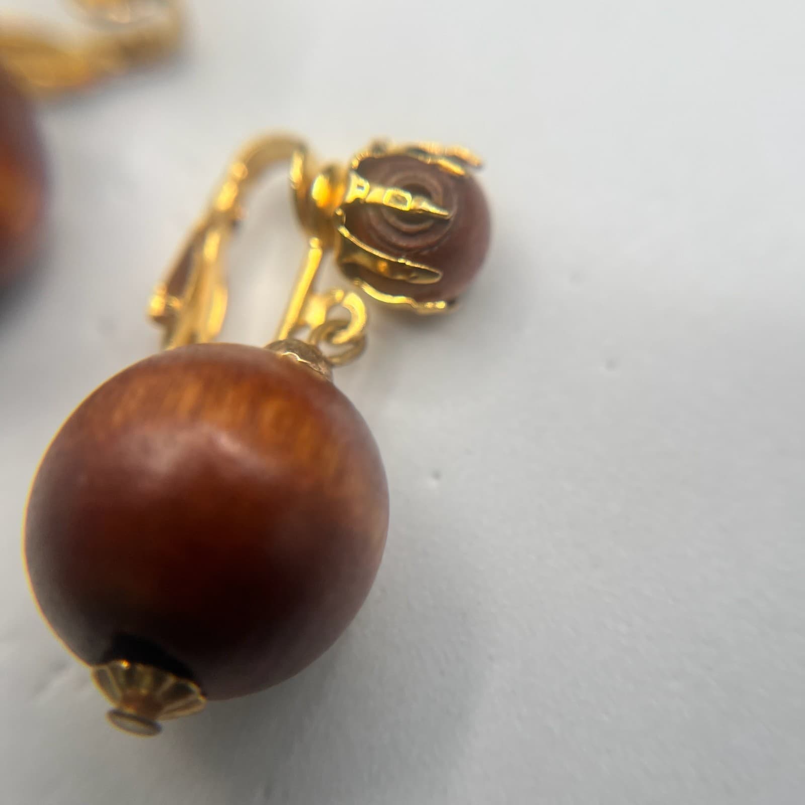 Vintage 80s Brown Bead Faux Pearl Dangle Drop Clip-On Earrings Boho Gold Tone - Thumbnail 5