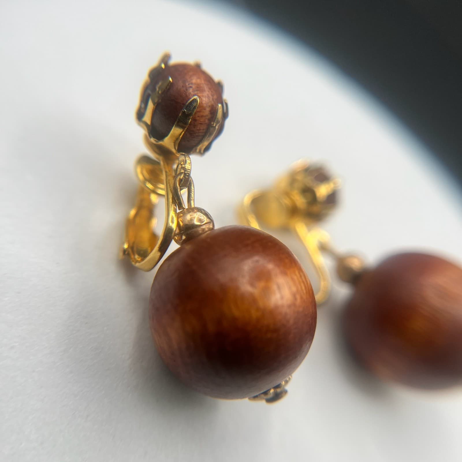 Vintage 80s Brown Bead Faux Pearl Dangle Drop Clip-On Earrings Boho Gold Tone - Thumbnail 3