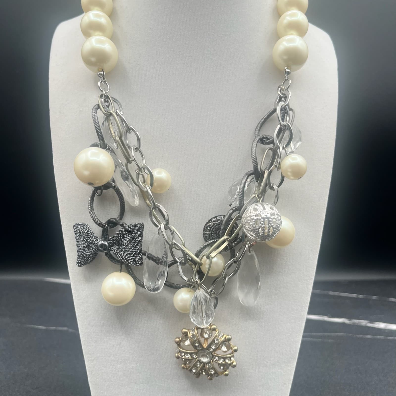 Vintage Y2K Chunky Pearl Necklace Gold Tone Rhinestone Beaded Chain Jewellery - Thumbnail 2
