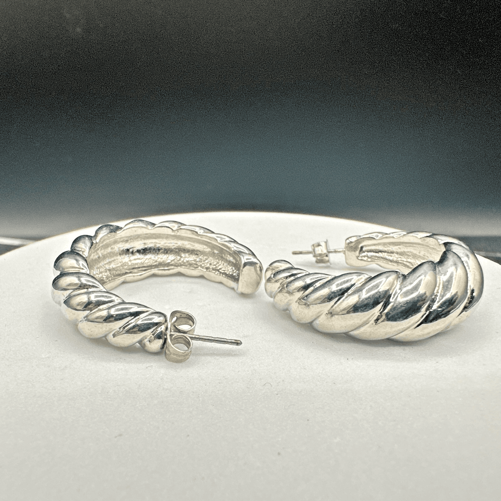 Vintage Y2K Twisted Hoop Earrings Silver Tone Wide Croissant Women's jewellery - Thumbnail 2