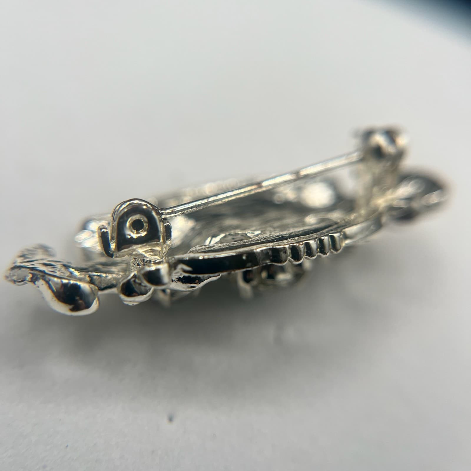 Vintage 80s Silver Tone Clear Rhinestone Filigree Brooch Pin Classic Jewelry - Thumbnail 8