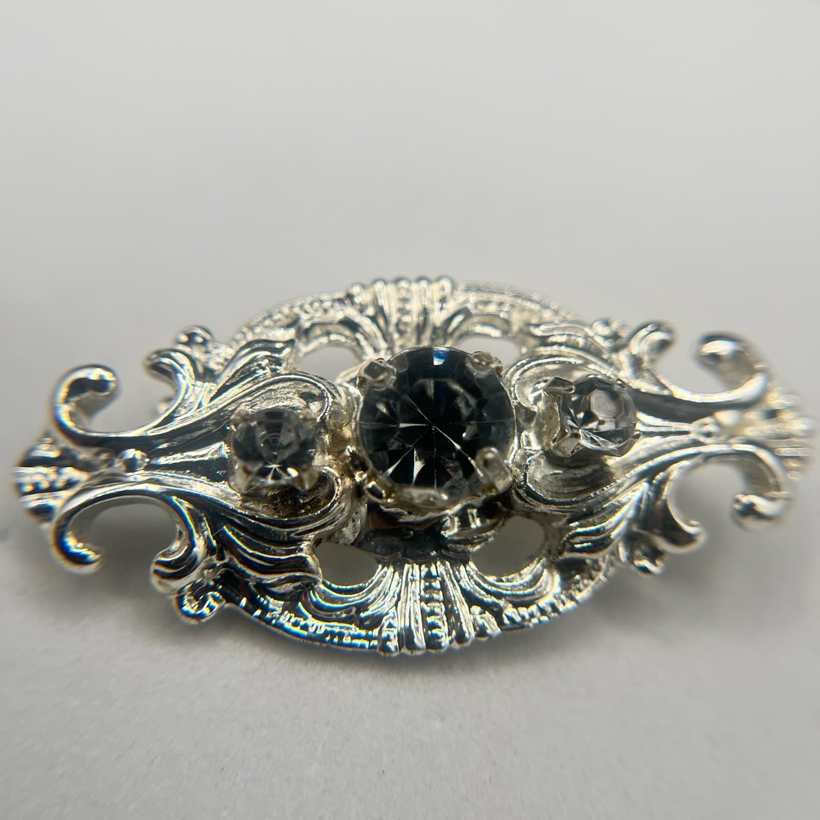 Vintage 80s Silver Tone Clear Rhinestone Filigree Brooch Pin Classic Jewelry - Thumbnail 10