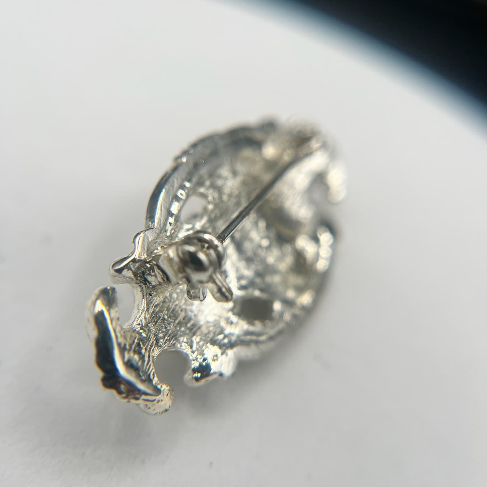 Vintage 80s Silver Tone Clear Rhinestone Filigree Brooch Pin Classic Jewelry - Thumbnail 6