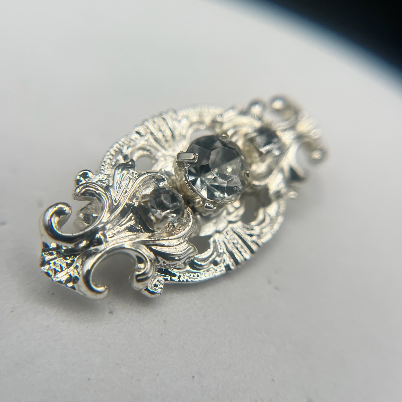 Vintage 80s Silver Tone Clear Rhinestone Filigree Brooch Pin Classic Jewelry - Thumbnail 5