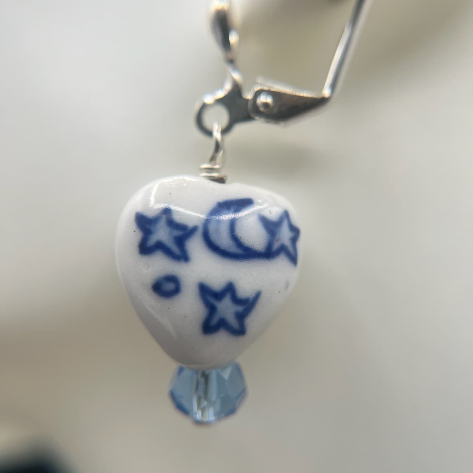 Vintage 90s Dangle Earrings Porcelain Heart Moon Stars Drop Women's Jewelry - Thumbnail 7