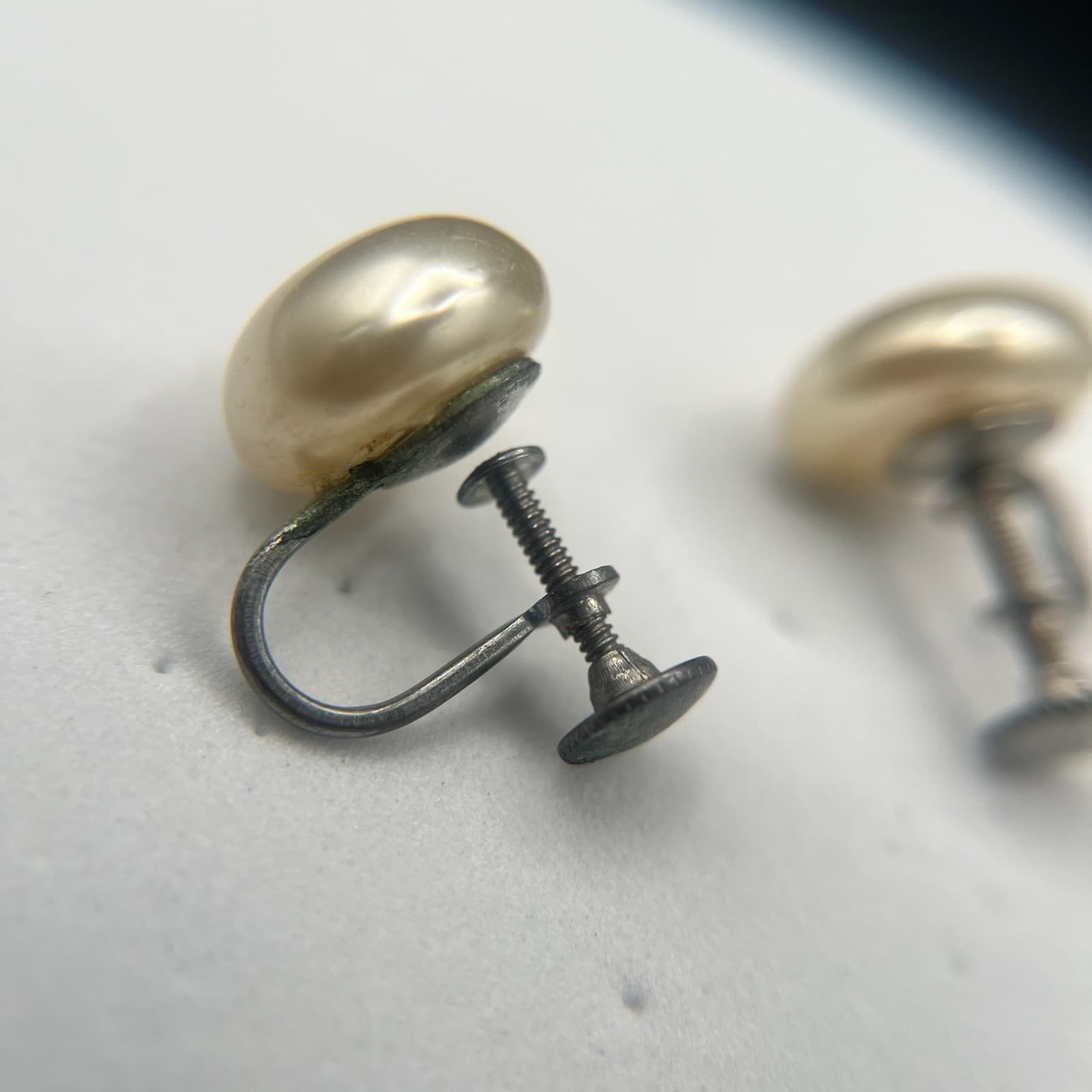 Vintage 90s Silver Tone Oval Button Pearl Earrings Women's Classic Jewelry - Thumbnail 8