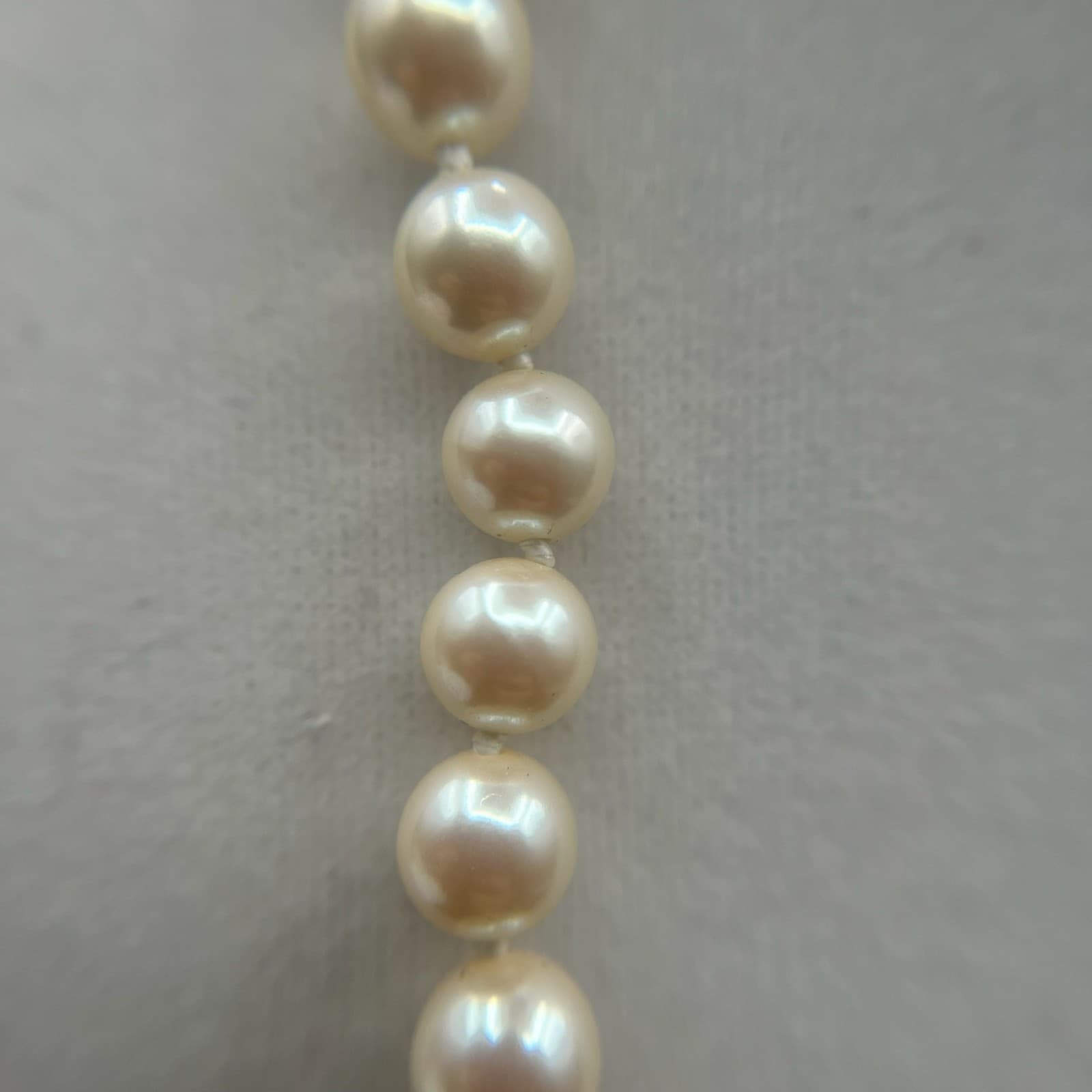 Vintage Plastic Pearl Beaded Necklace Faux Ivory Pearls Gold Tone Clasp Jewelry - Thumbnail 4