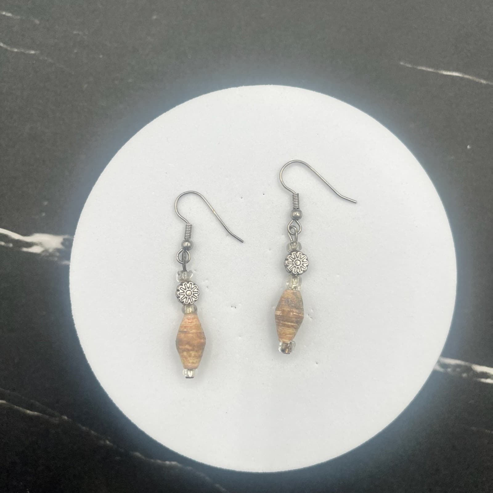Vintage 90s Silver Tone Dangle Earrings Rolled Paper Beaded Women's Jewelry - Thumbnail 9