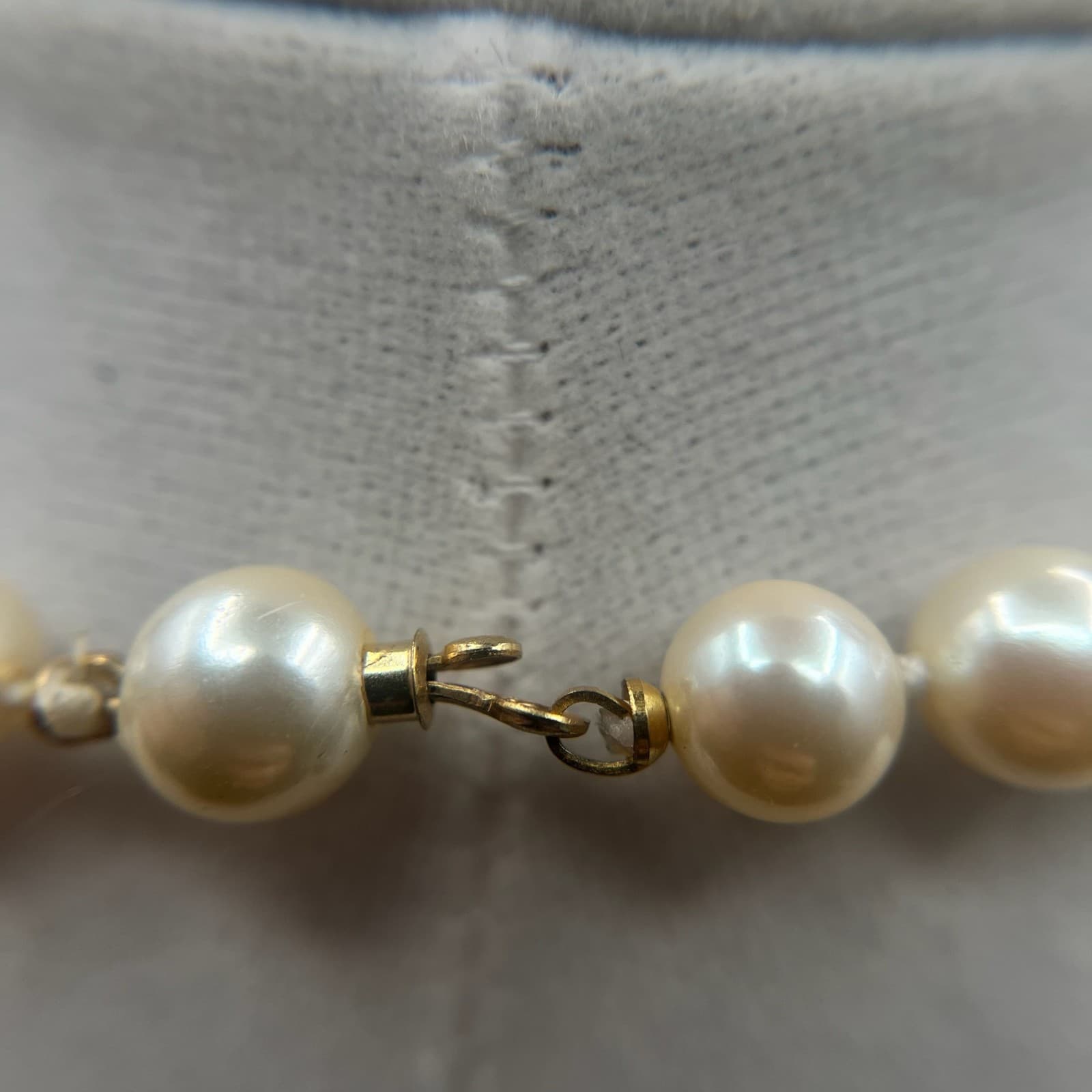 Vintage Plastic Pearl Beaded Necklace Faux Ivory Pearls Gold Tone Clasp Jewelry - Thumbnail 6