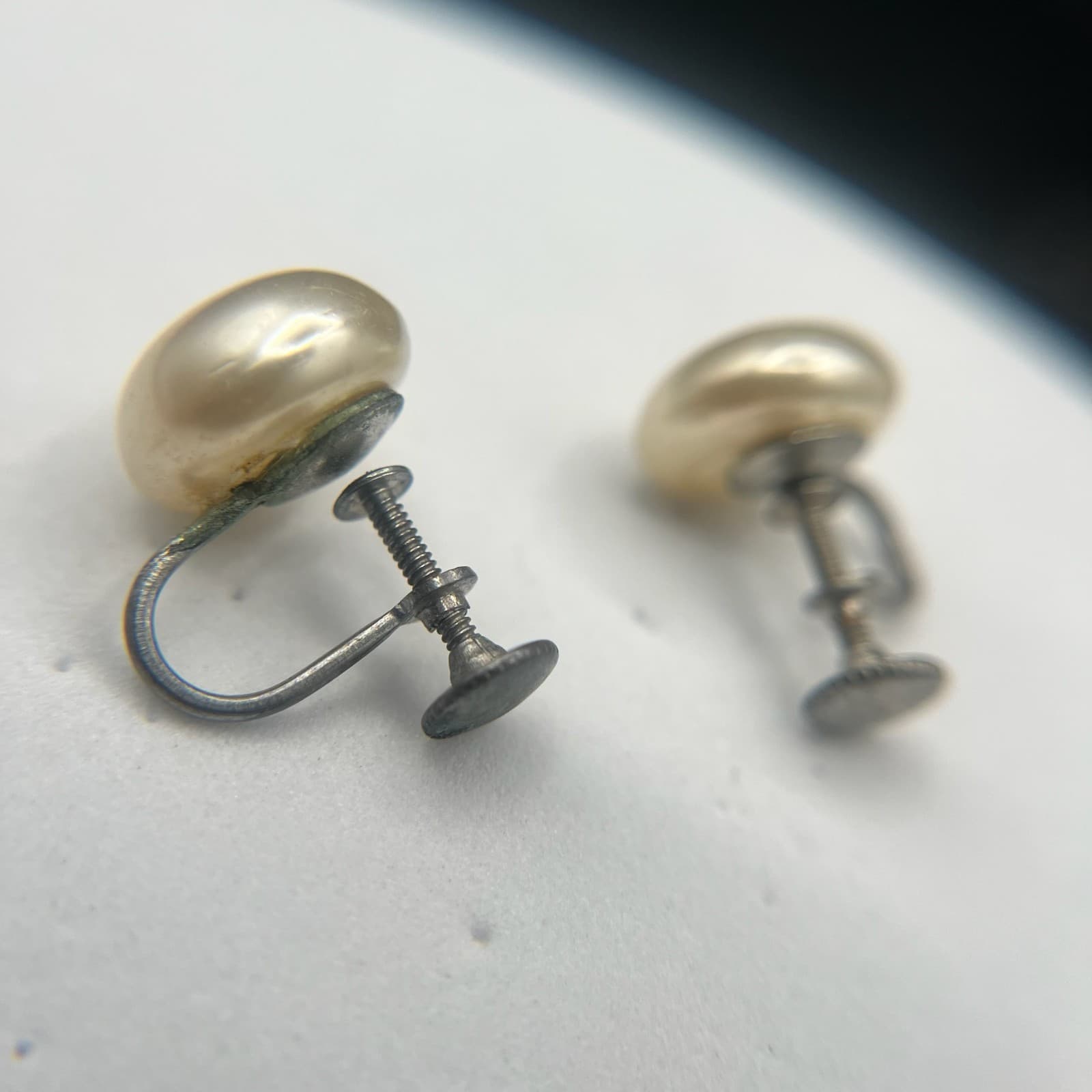 Vintage 90s Silver Tone Oval Button Pearl Earrings Women's Classic Jewelry - Thumbnail 7