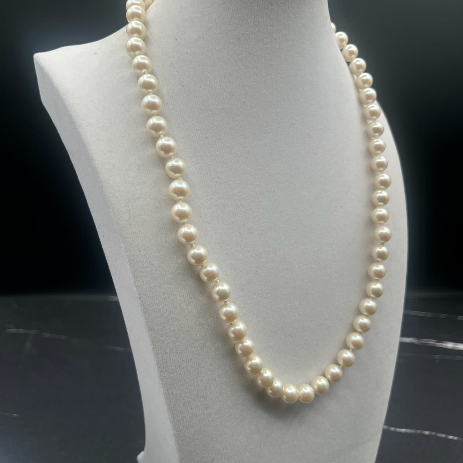 Vintage Plastic Pearl Beaded Necklace Faux Ivory Pearls Gold Tone Clasp Jewelry - Thumbnail 2