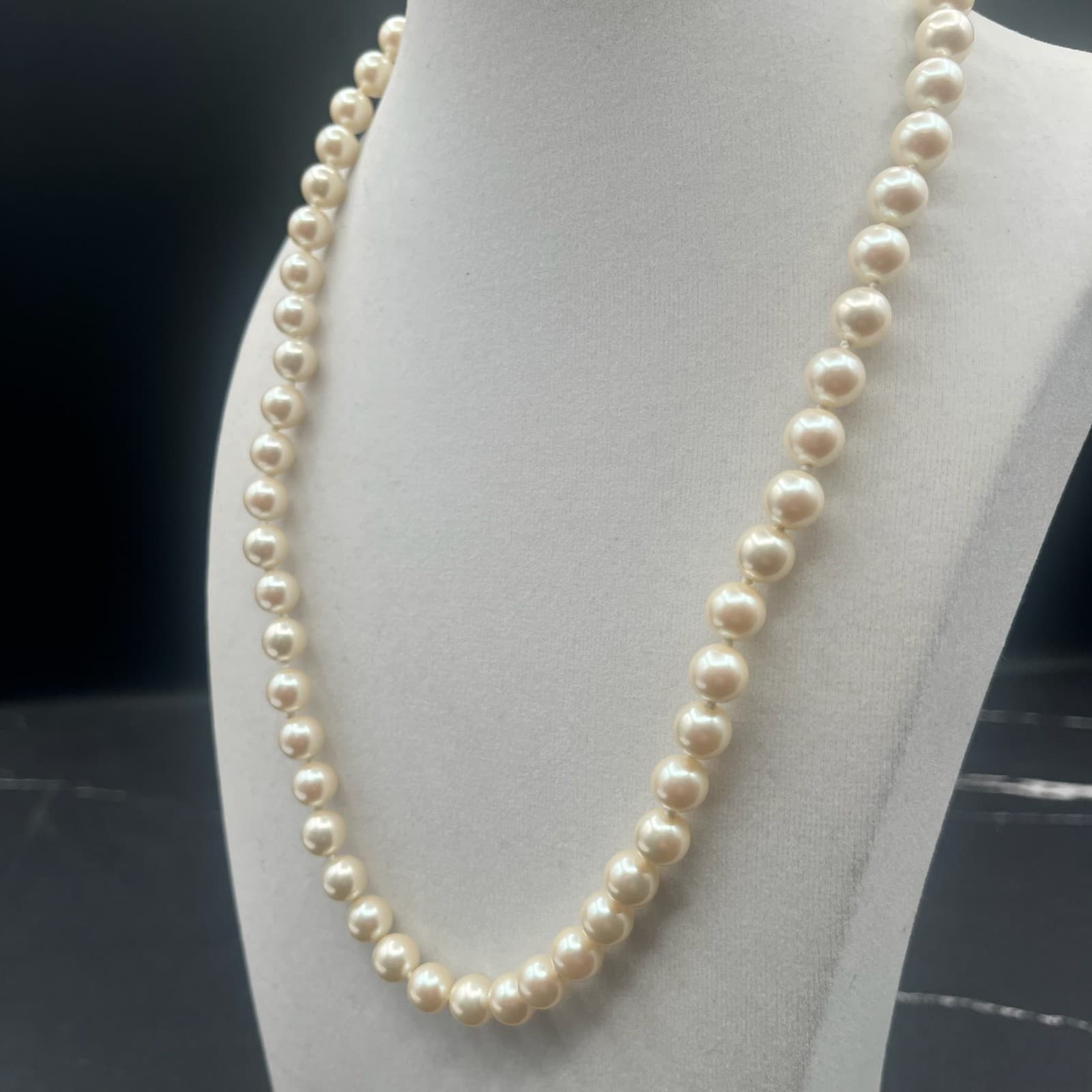 Vintage Plastic Pearl Beaded Necklace Faux Ivory Pearls Gold Tone Clasp Jewelry - Thumbnail 3