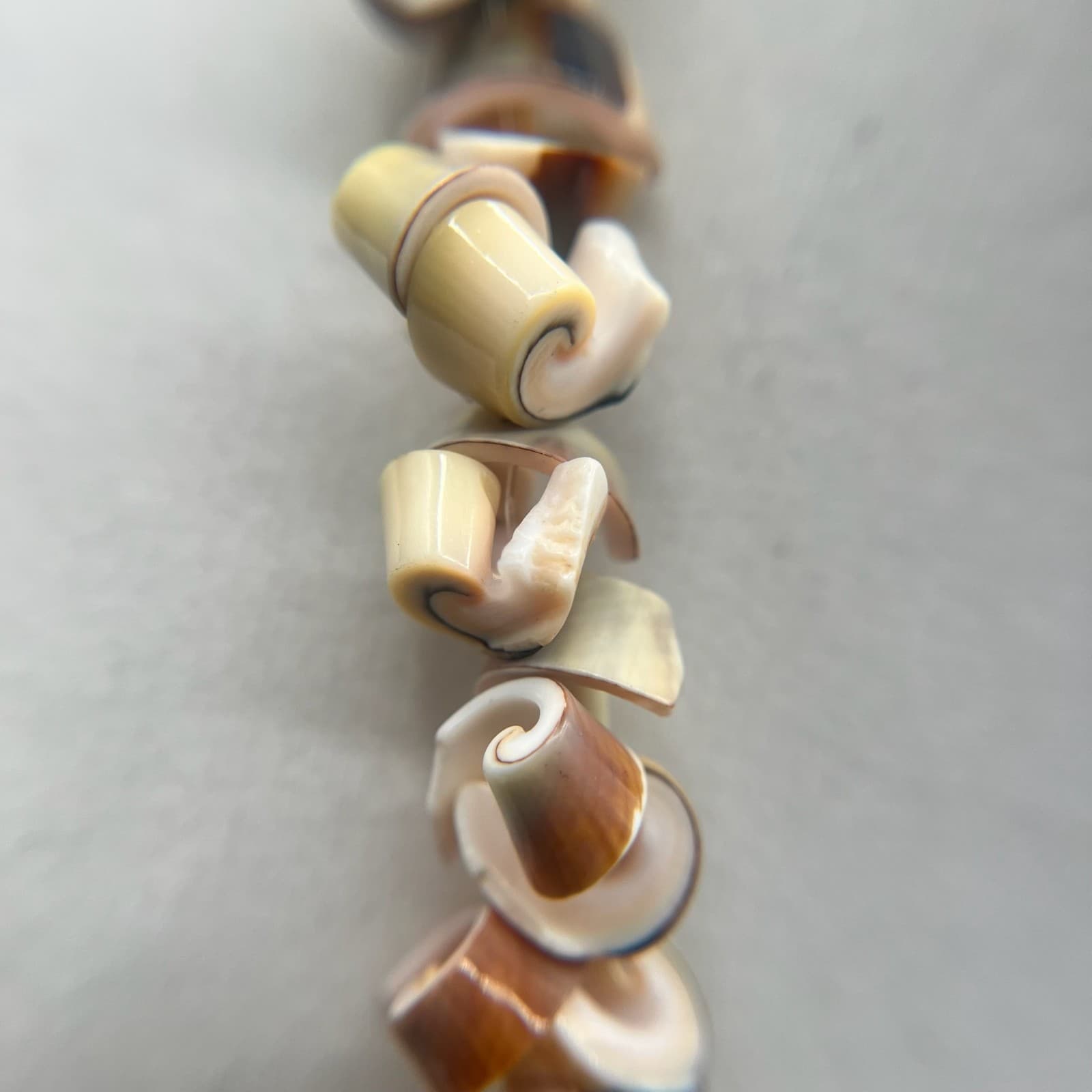 Vintage Real Shell Bead Spiral Heishi Necklace Choker Tan Brown Coastal Beach - Thumbnail 6
