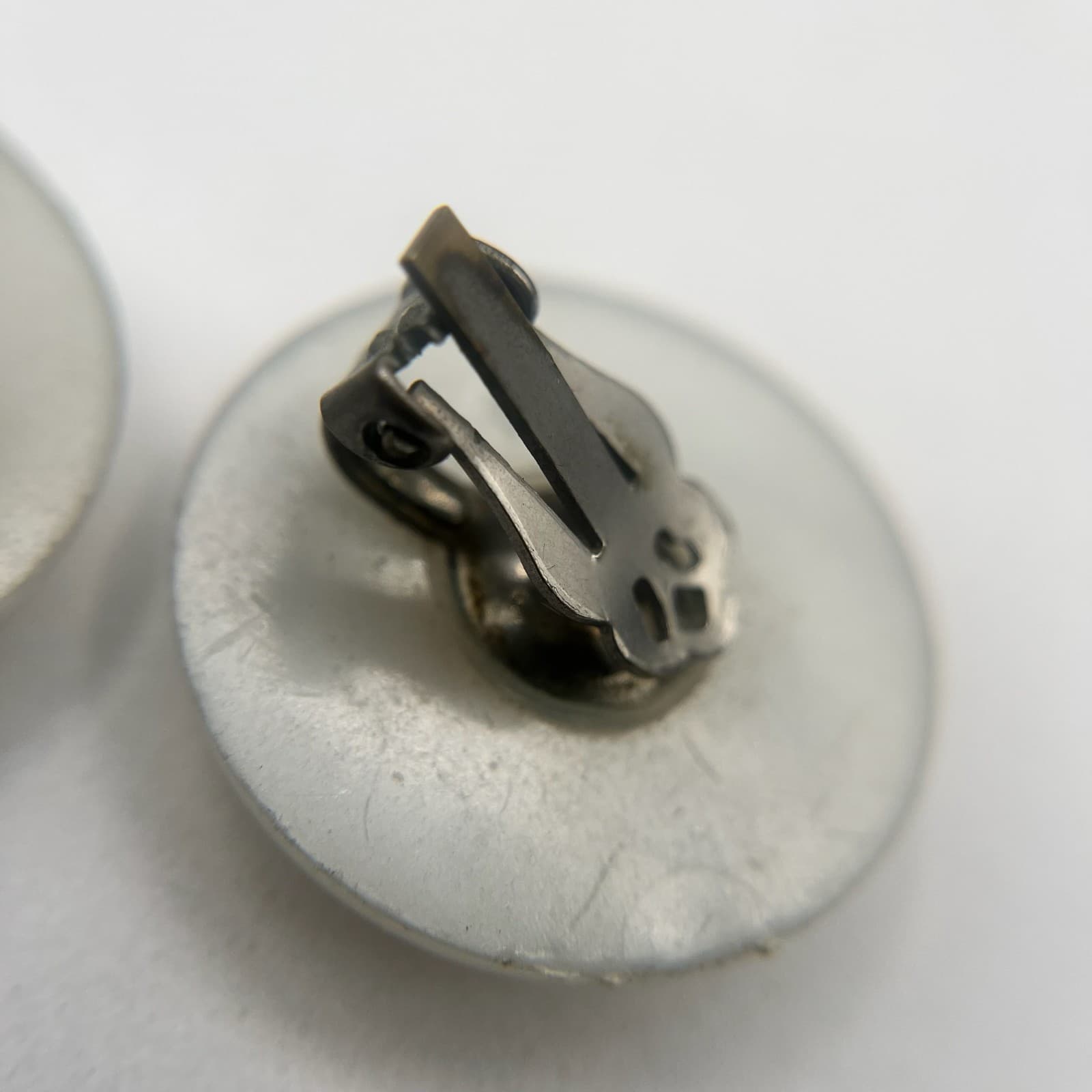 Vintage 90s Round Button Earrings White Matte Cabochon Women's Jewelry - Thumbnail 8