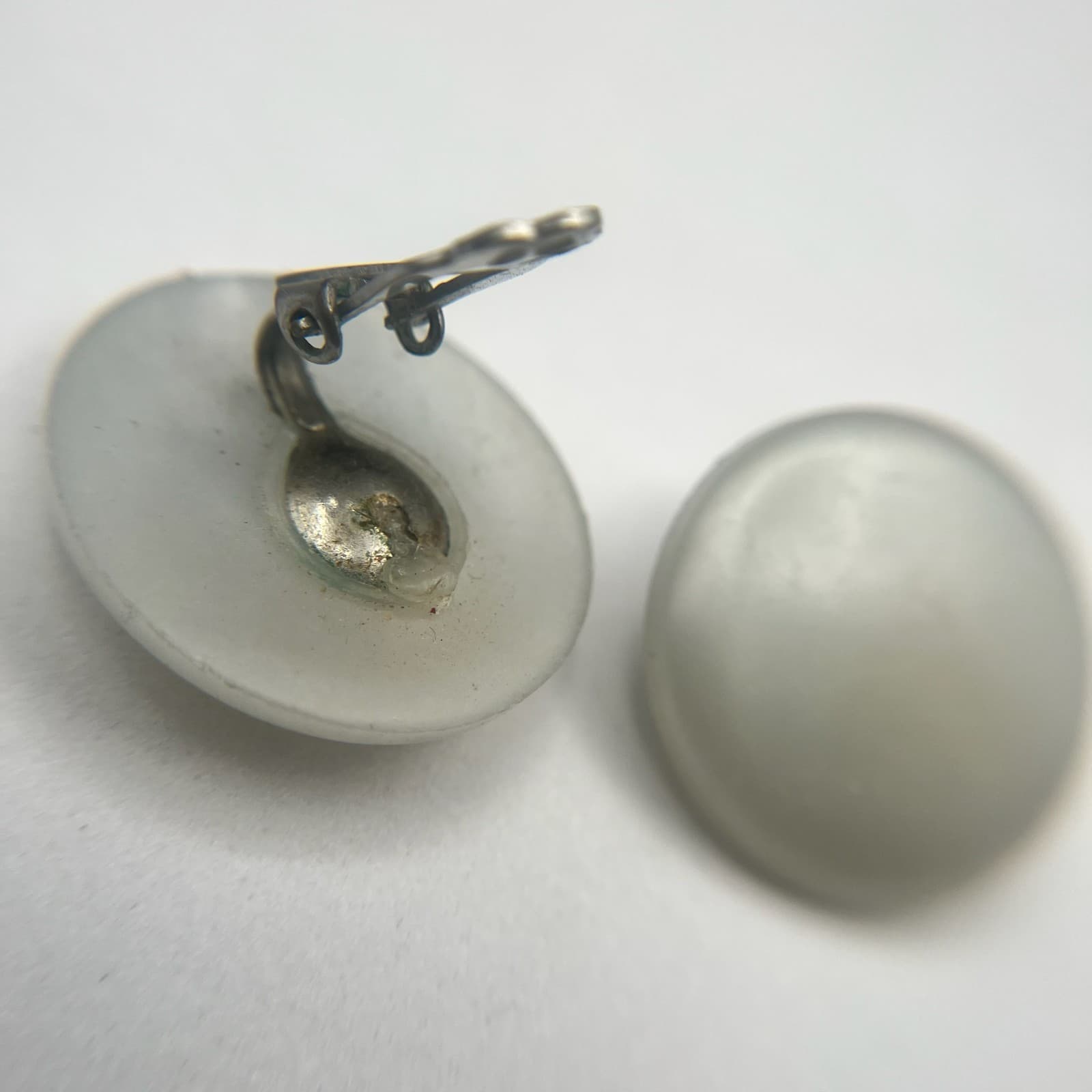 Vintage 90s Round Button Earrings White Matte Cabochon Women's Jewelry - Thumbnail 5