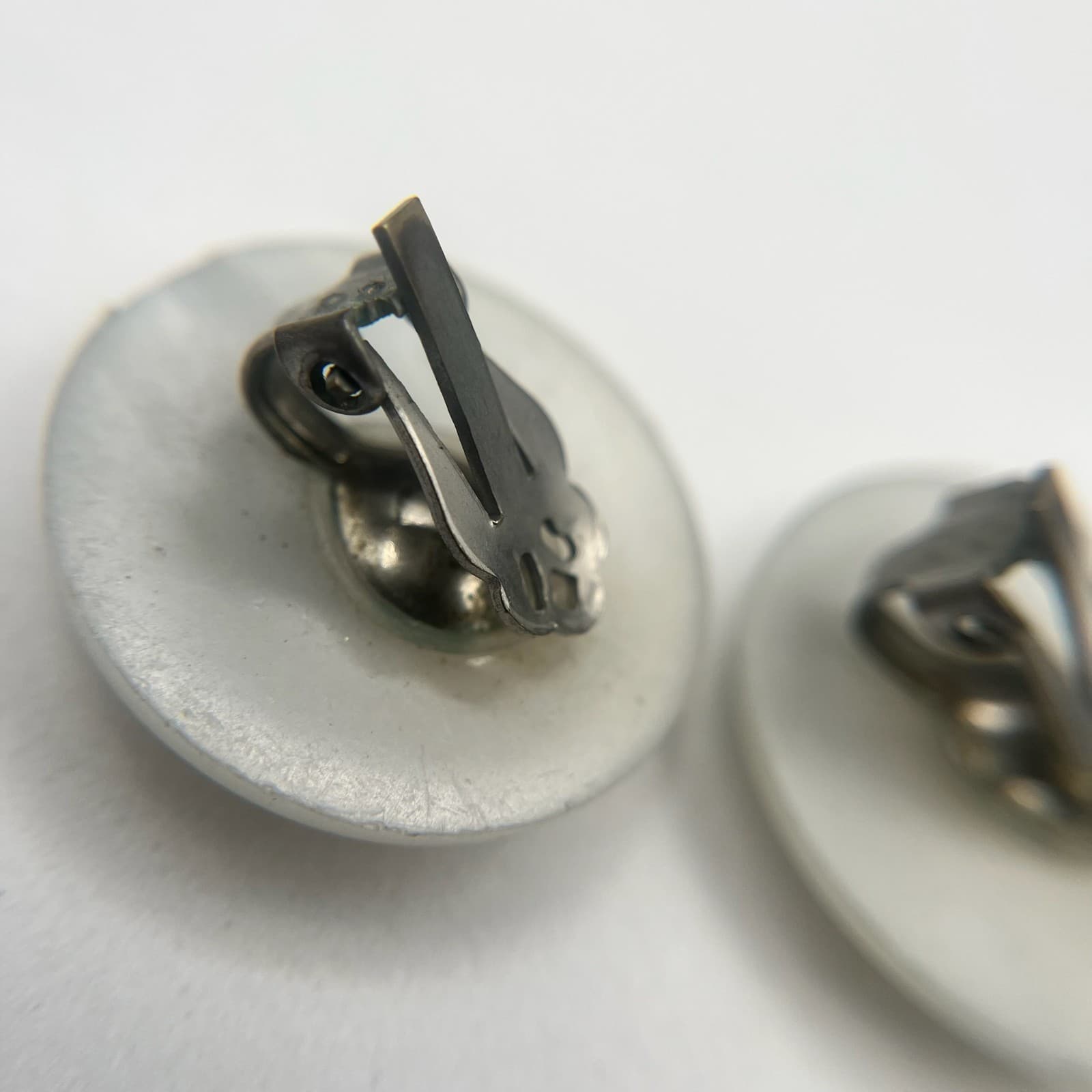 Vintage 90s Round Button Earrings White Matte Cabochon Women's Jewelry - Thumbnail 7