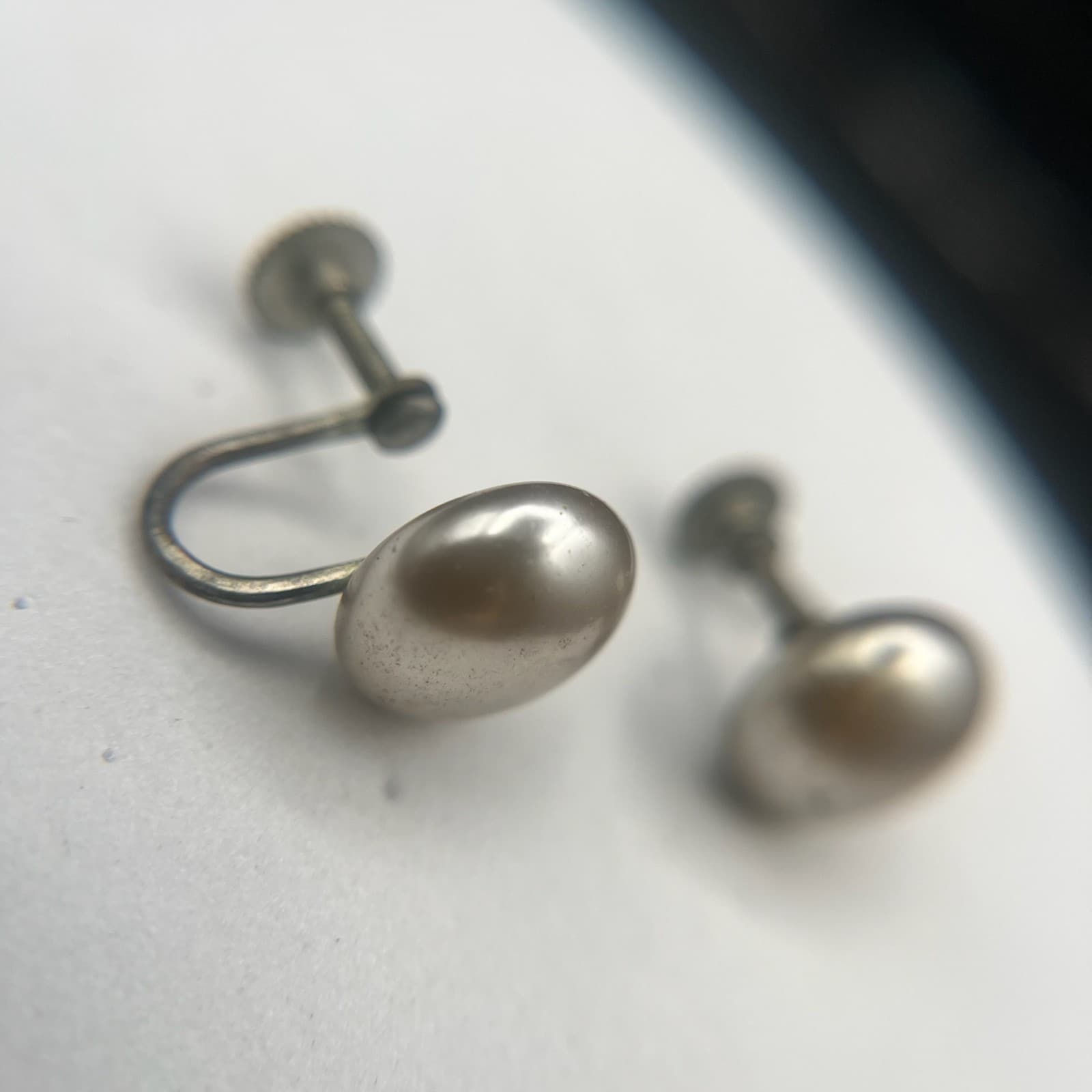 Vintage 90s Silver Tone Button Pearl Earrings Boho Women's Classic Jewelry - Thumbnail 4