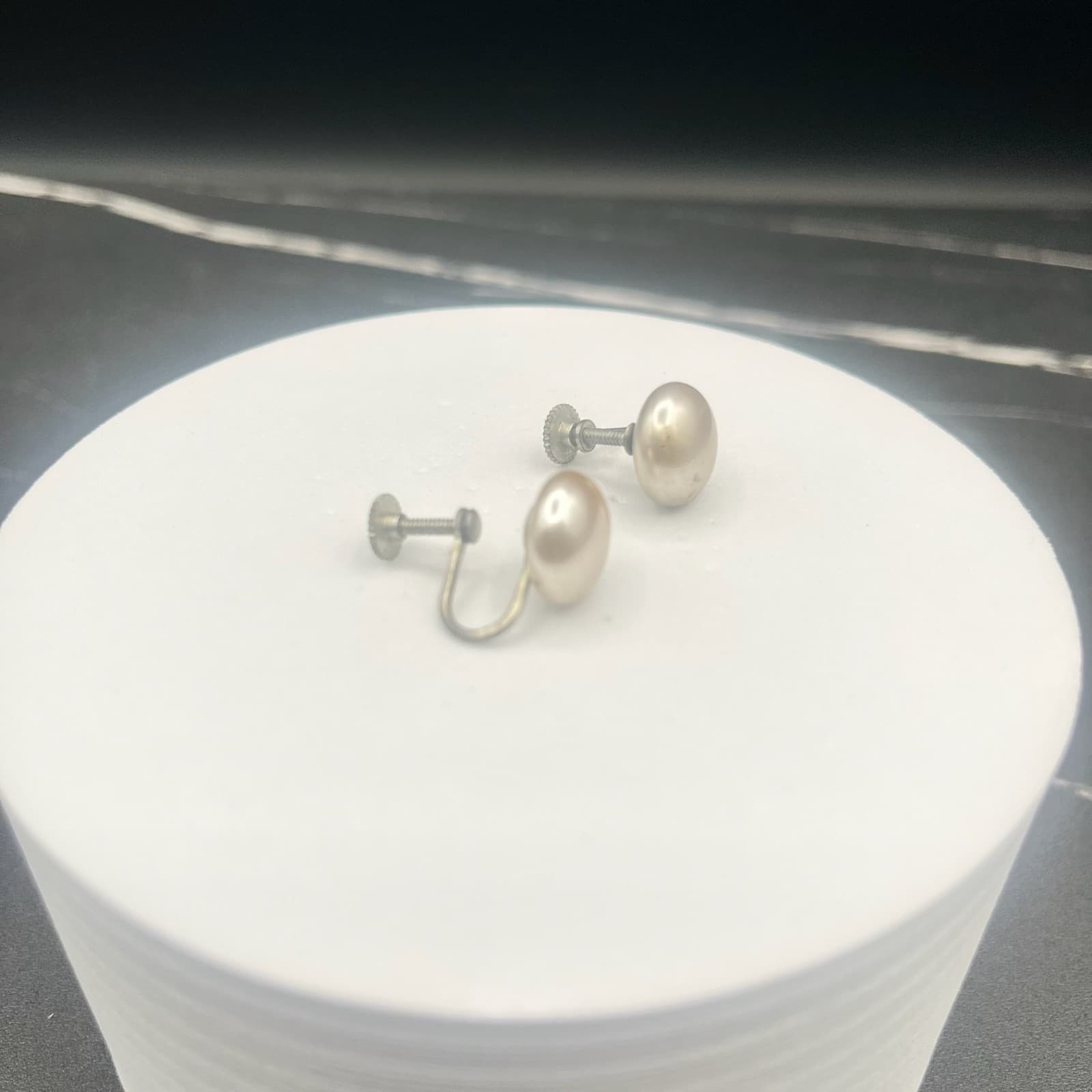 Vintage 90s Silver Tone Button Pearl Earrings Boho Women's Classic Jewelry - Thumbnail 2