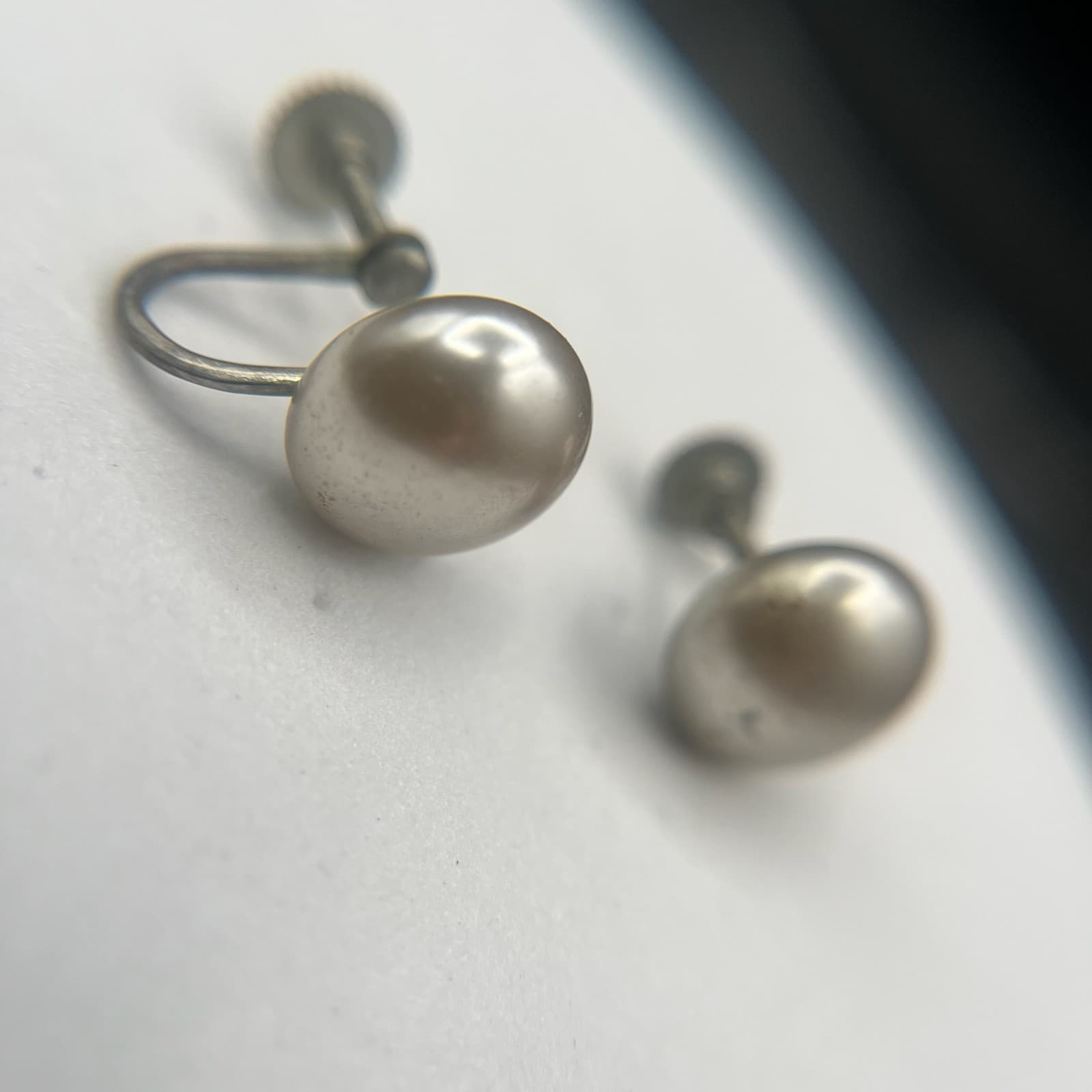 Vintage 90s Silver Tone Button Pearl Earrings Boho Women's Classic Jewelry - Thumbnail 5