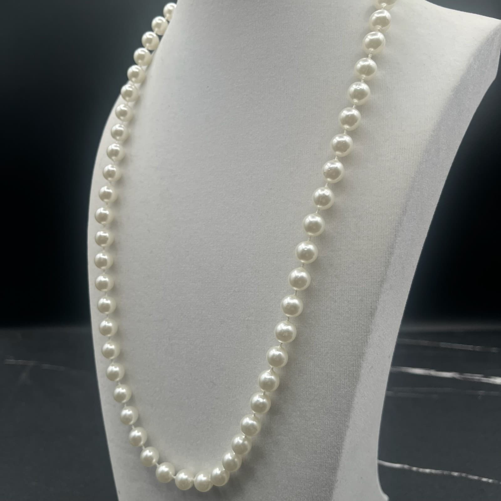 Vintage White Plastic Beads Necklace Spring Ring Clasp Women's jewellery 11" - Thumbnail 3