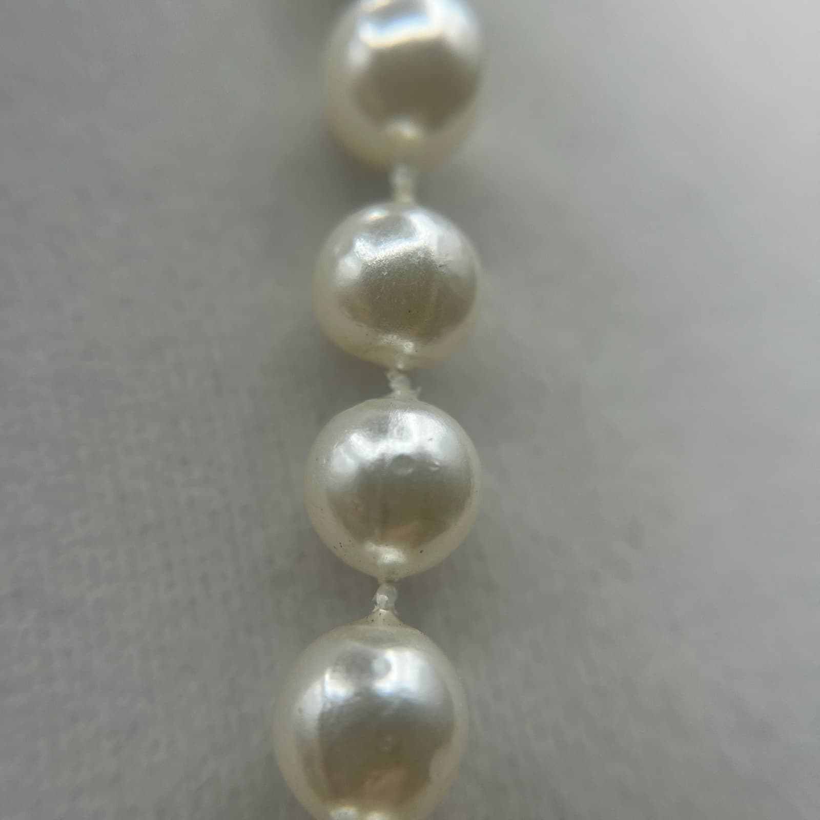 Vintage White Plastic Beads Necklace Spring Ring Clasp Women's jewellery 11" - Thumbnail 4