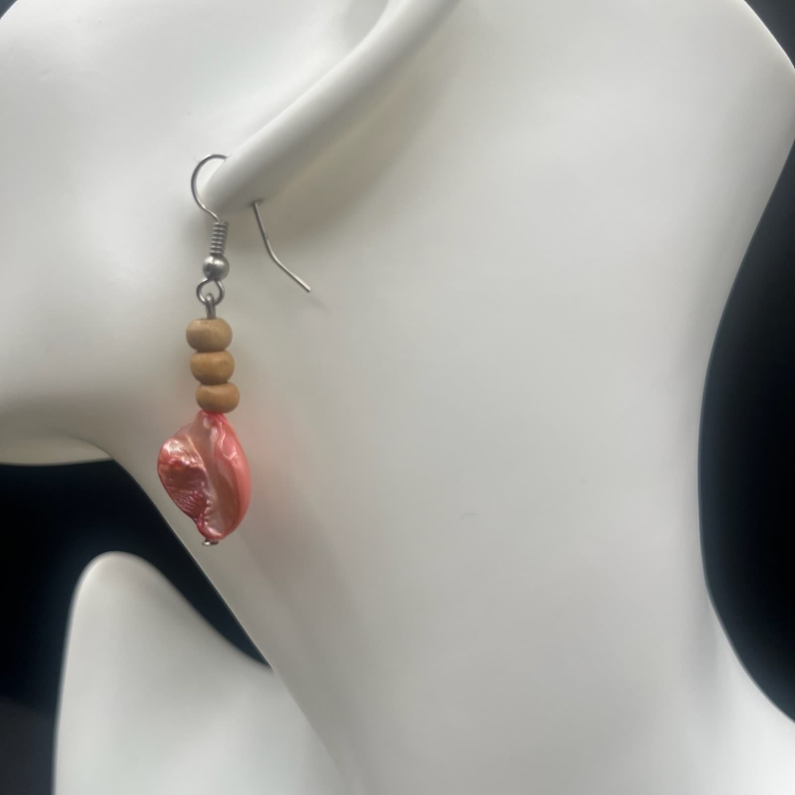 Vintage Shell Dangle Earrings Red Iridescent Bead Wood Boho Style Jewelry - Thumbnail 3