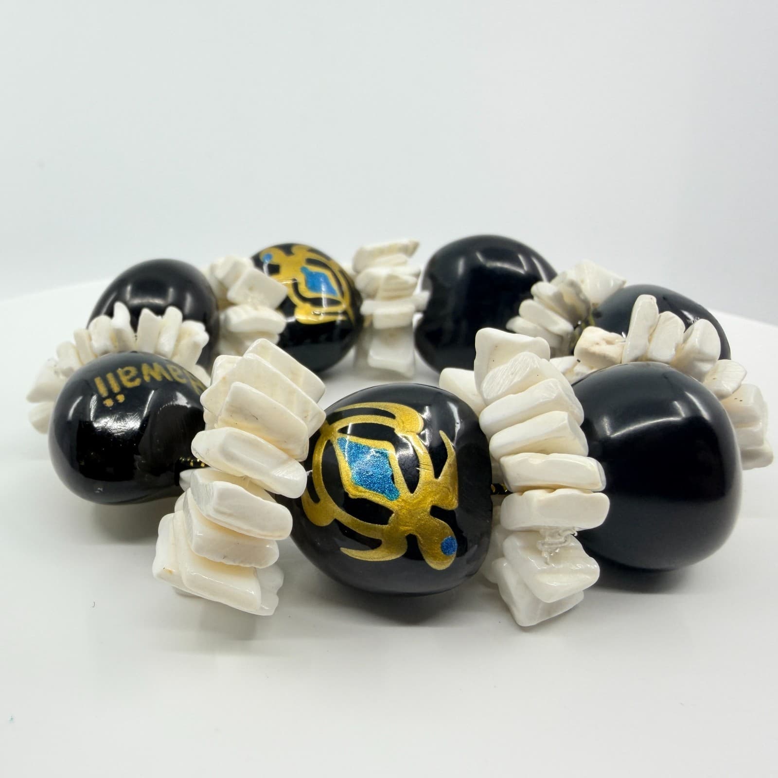 Vintage Hawaii Black Kukui Nut White Shell Stretch Bracelet Chunky Boho Honu 90s - Thumbnail 2