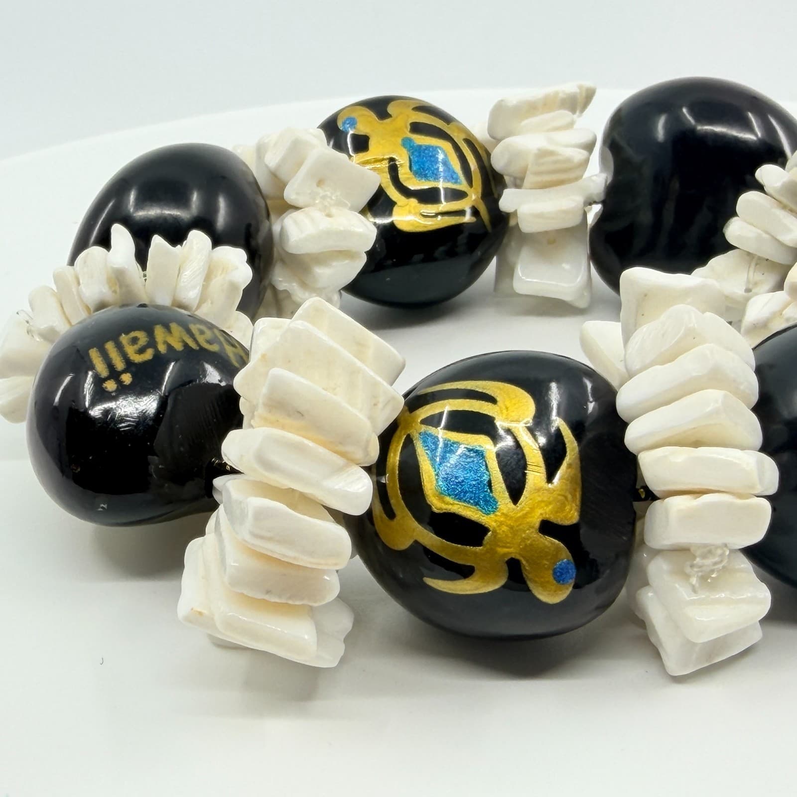 Vintage Hawaii Black Kukui Nut White Shell Stretch Bracelet Chunky Boho Honu 90s - Thumbnail 6