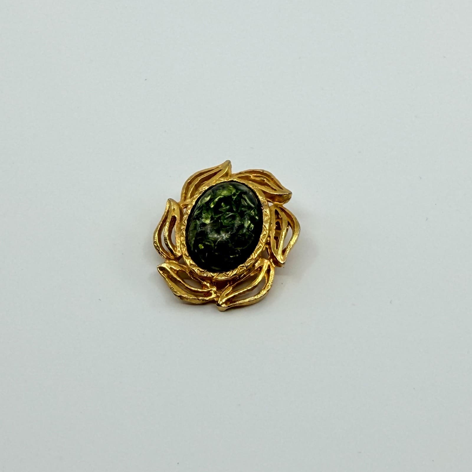 Vintage Gold Tone Mossy Green Cabochon Brooch Pin Foliage Leaf Statement Y2K 90s - Thumbnail 6
