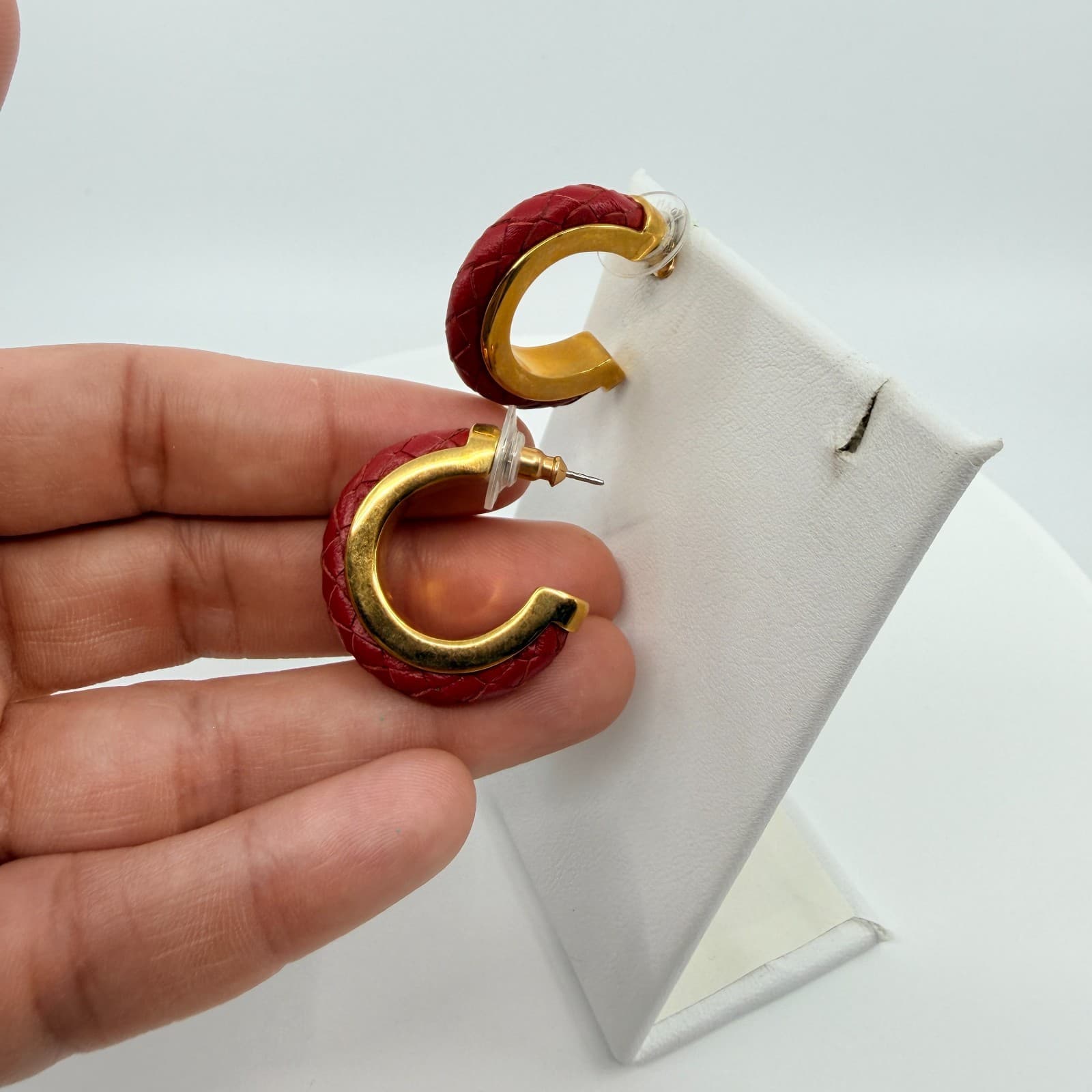 Vintage Joan Rivers Red Woven Leather Hoop Earrings Gold Tone Signed Boho 90s - Thumbnail 7