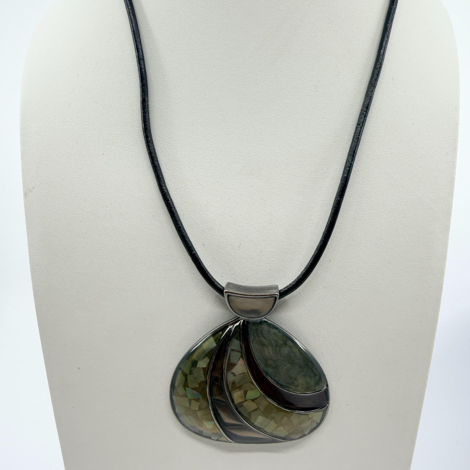 Vintage Shell Mosaic Fan Pendant Necklace Earrings Set Mother of Pearl Tone Boho - Thumbnail 6