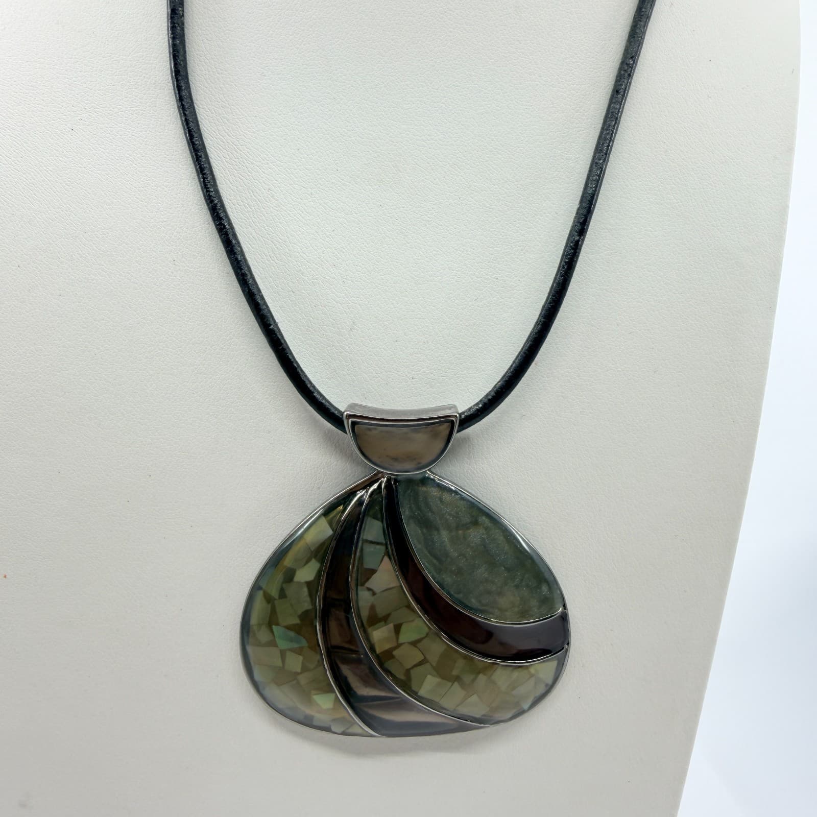 Vintage Shell Mosaic Fan Pendant Necklace Earrings Set Mother of Pearl Tone Boho - Thumbnail 2