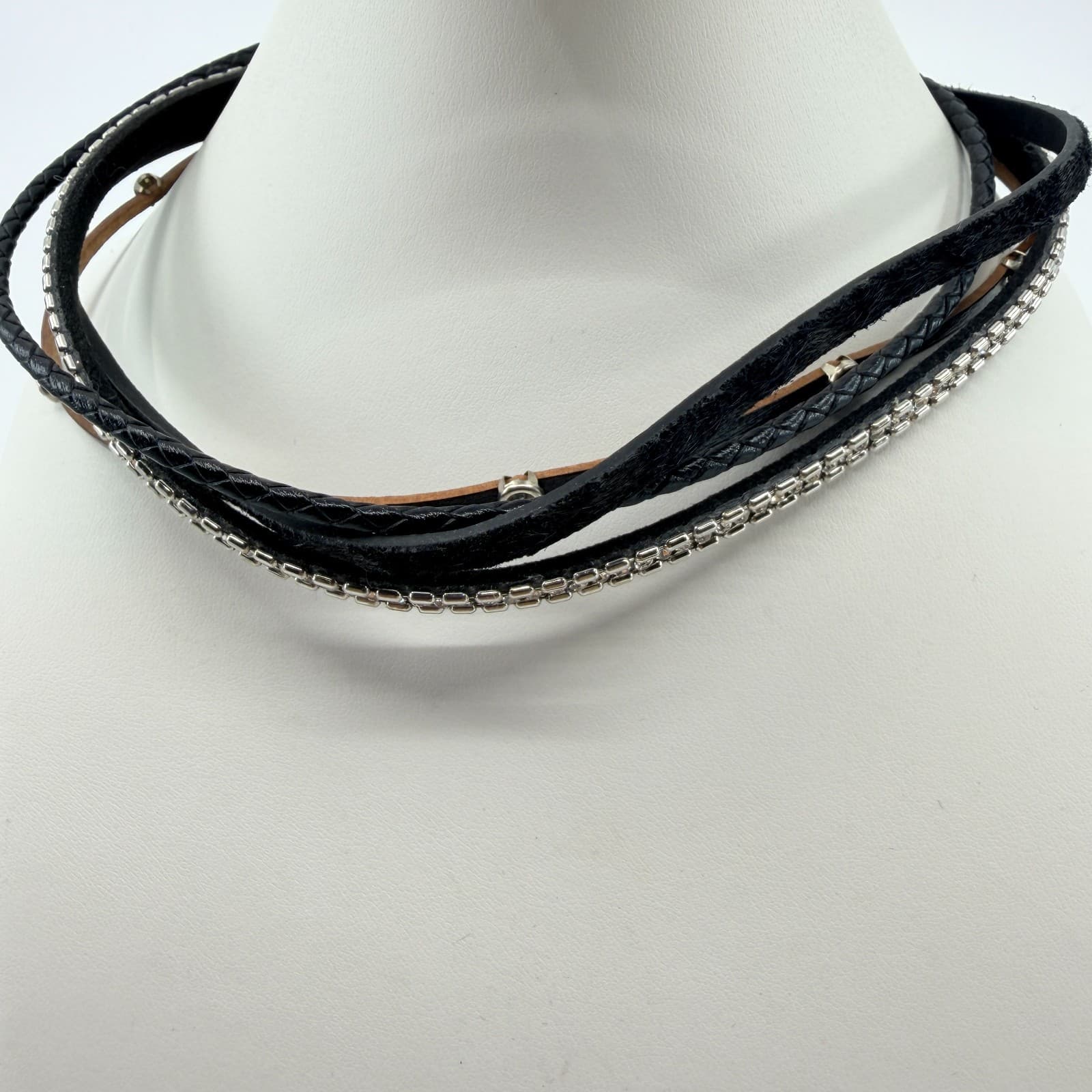 Vintage Black Faux Leather Jewelry Set Hammered Cross Magnetic Wrap Bracelet 90s - Thumbnail 2