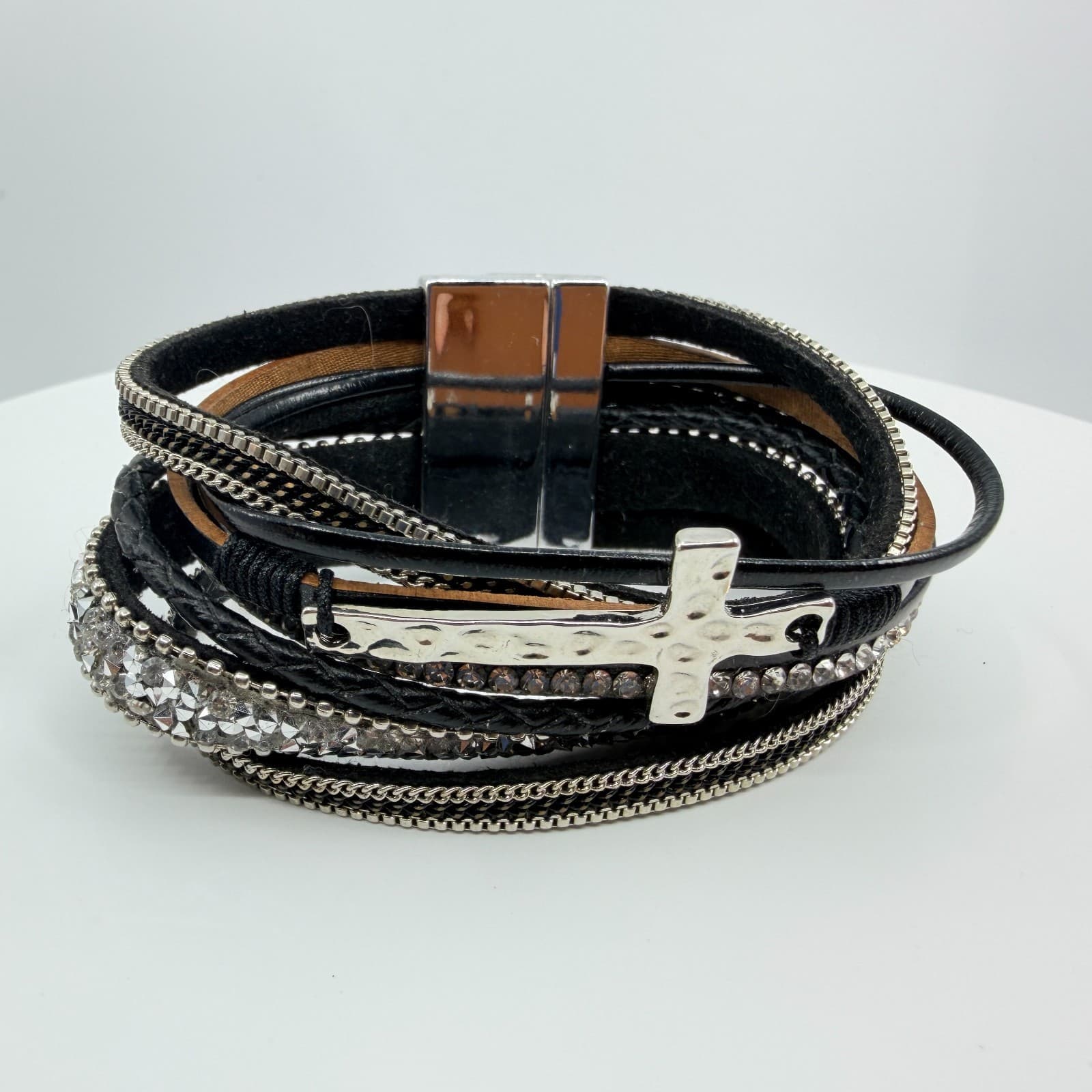 Vintage Black Faux Leather Jewelry Set Hammered Cross Magnetic Wrap Bracelet 90s - Thumbnail 6