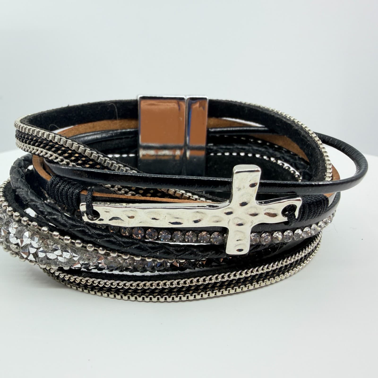 Vintage Black Faux Leather Jewelry Set Hammered Cross Magnetic Wrap Bracelet 90s - Thumbnail 7