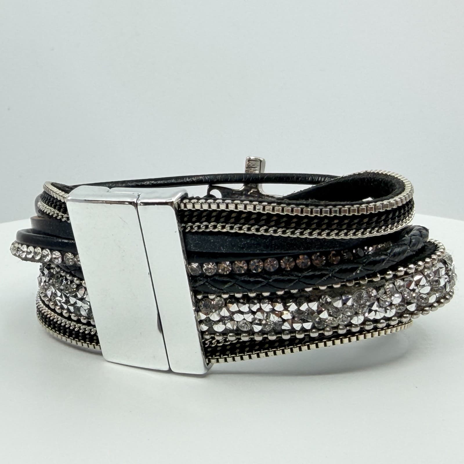 Vintage Black Faux Leather Jewelry Set Hammered Cross Magnetic Wrap Bracelet 90s - Thumbnail 11