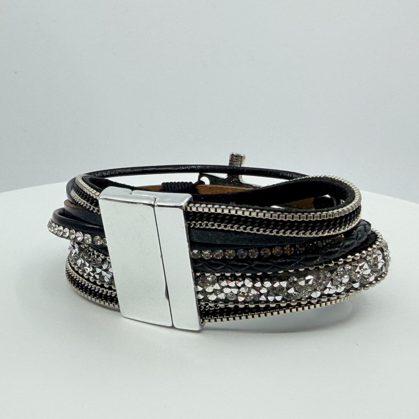 Vintage Black Faux Leather Jewelry Set Hammered Cross Magnetic Wrap Bracelet 90s - Thumbnail 12