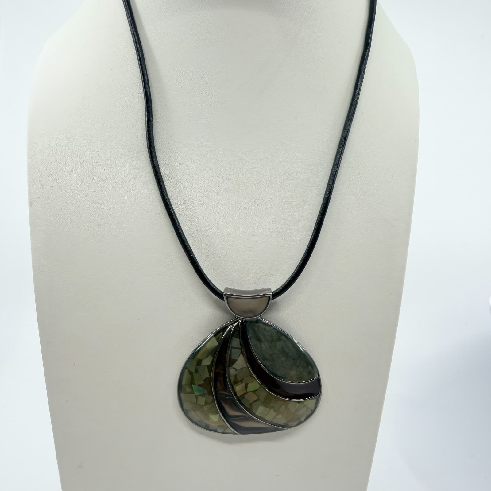 Vintage Shell Mosaic Fan Pendant Necklace Earrings Set Mother of Pearl Tone Boho - Thumbnail 3