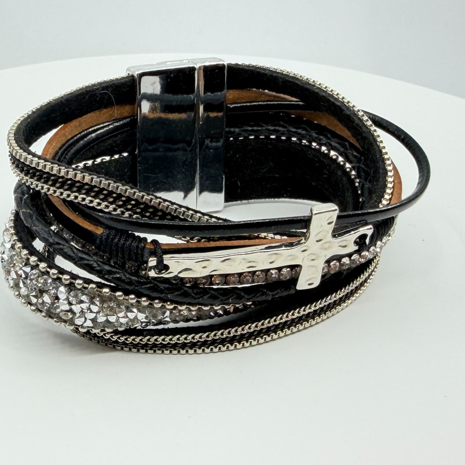 Vintage Black Faux Leather Jewelry Set Hammered Cross Magnetic Wrap Bracelet 90s - Thumbnail 8