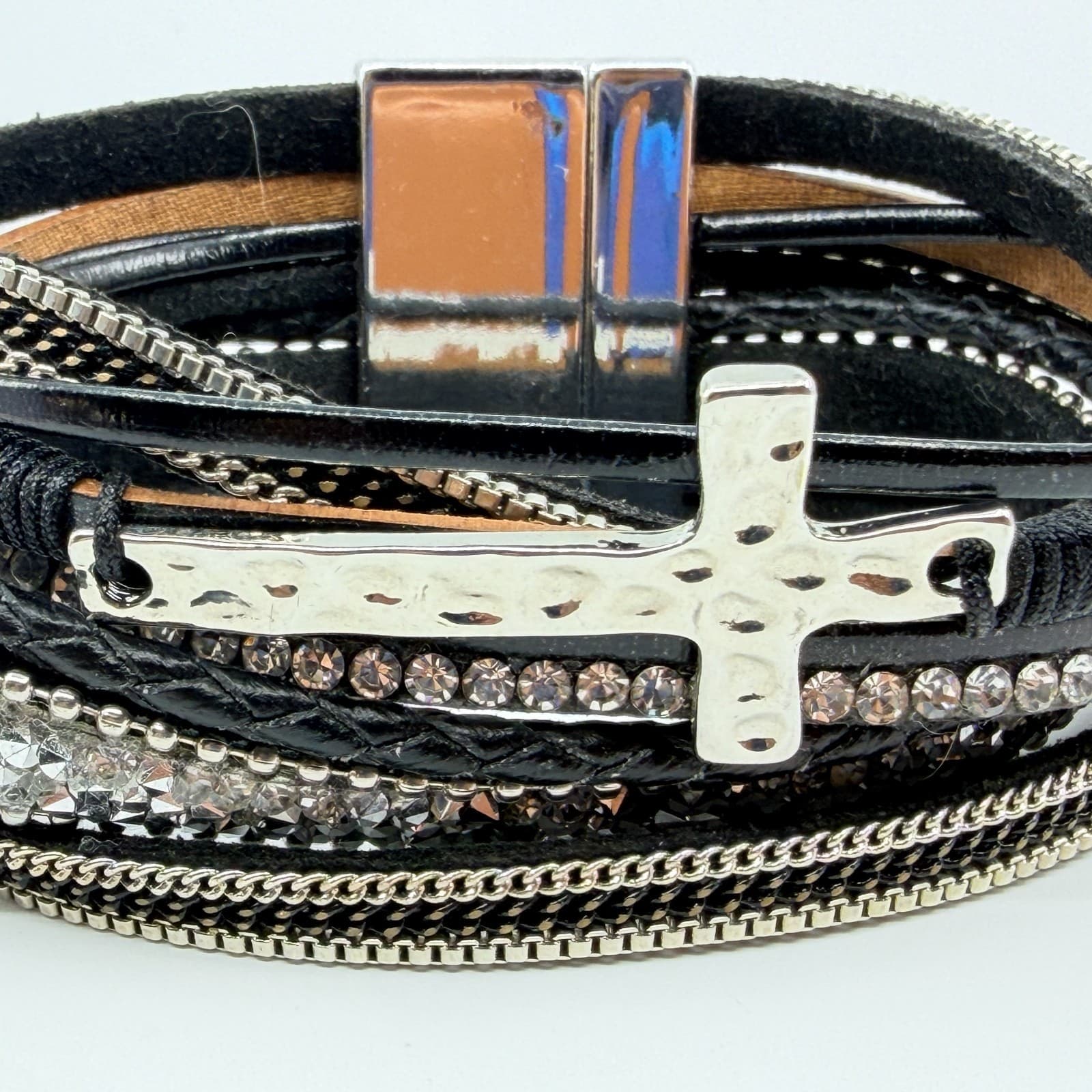 Vintage Black Faux Leather Jewelry Set Hammered Cross Magnetic Wrap Bracelet 90s - Thumbnail 10
