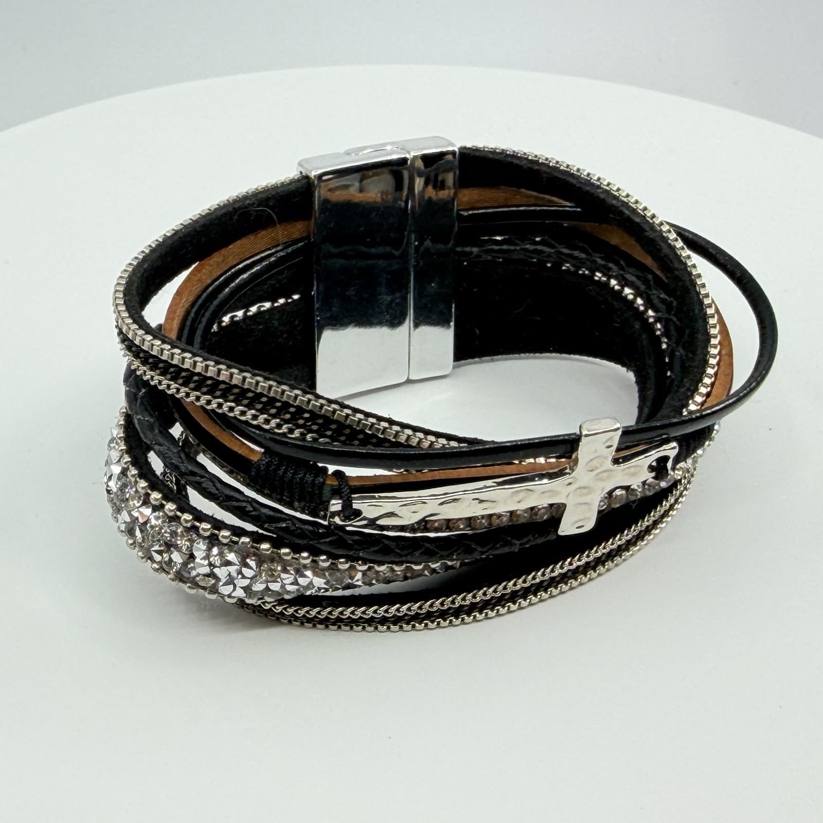 Vintage Black Faux Leather Jewelry Set Hammered Cross Magnetic Wrap Bracelet 90s - Thumbnail 9