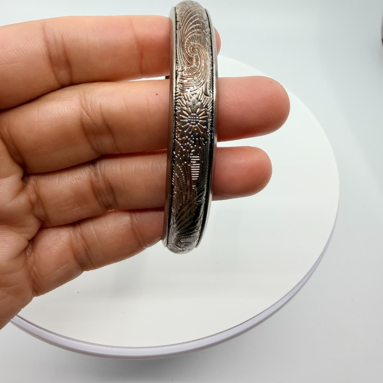Vintage Silver Tone Floral Etched Bangle Bracelet Western Engraved Scroll Retro - Thumbnail 6